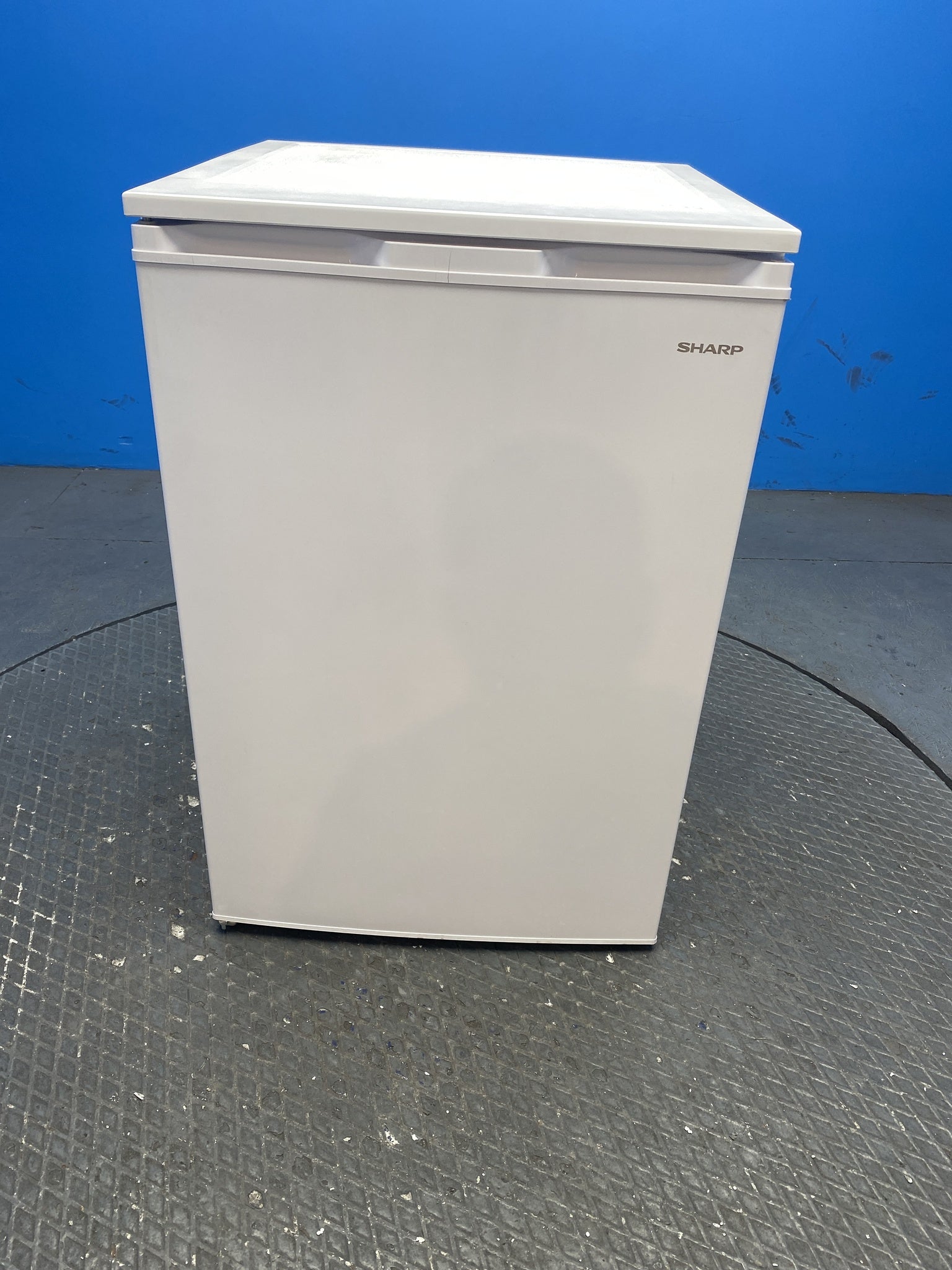 Sharp SJ-UE121M4B 122 Litre Under Counter Fridge