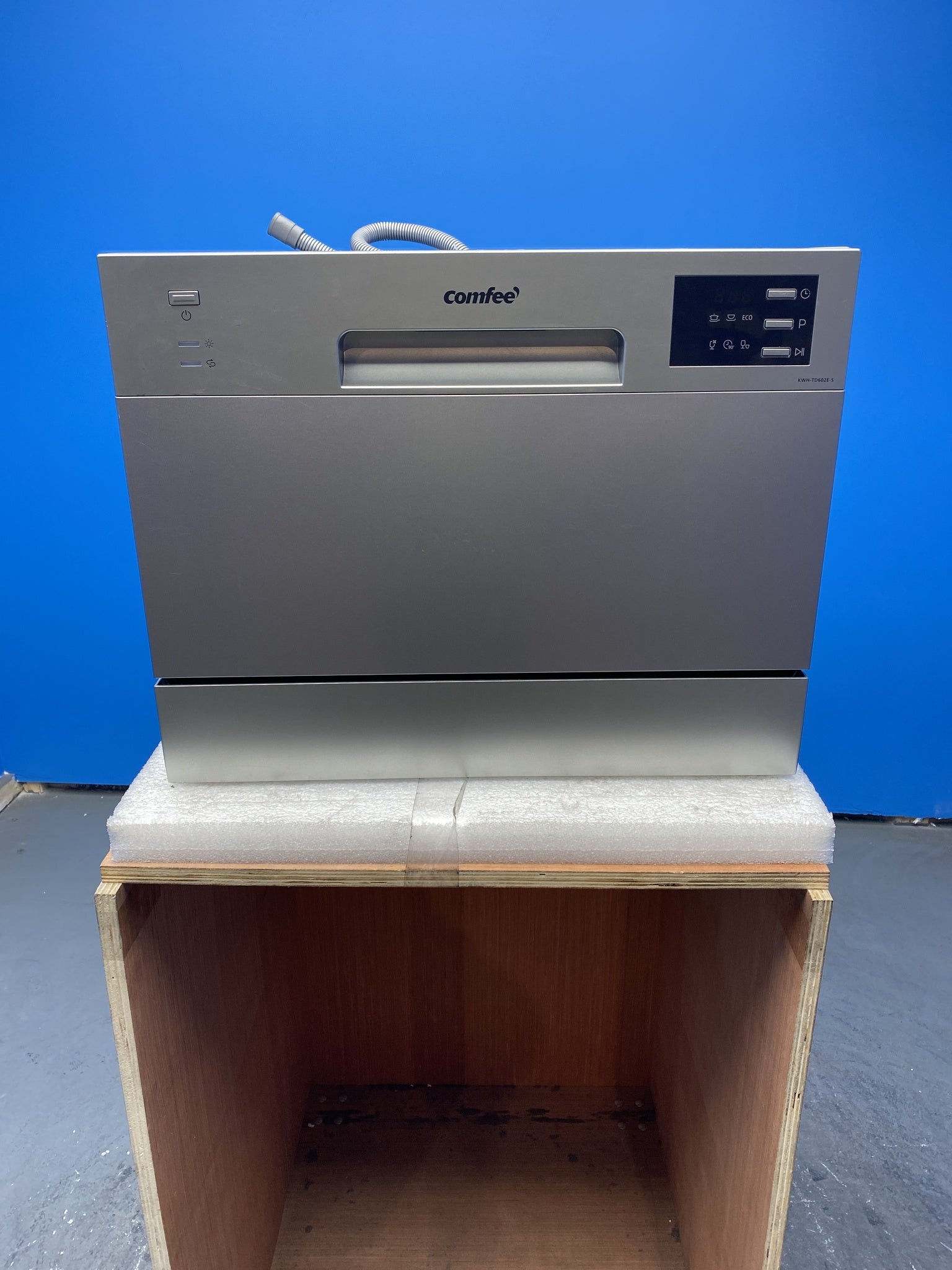 COMFEE' KWH-TD602E-S 6 Place Setting Countertop Dishwasher