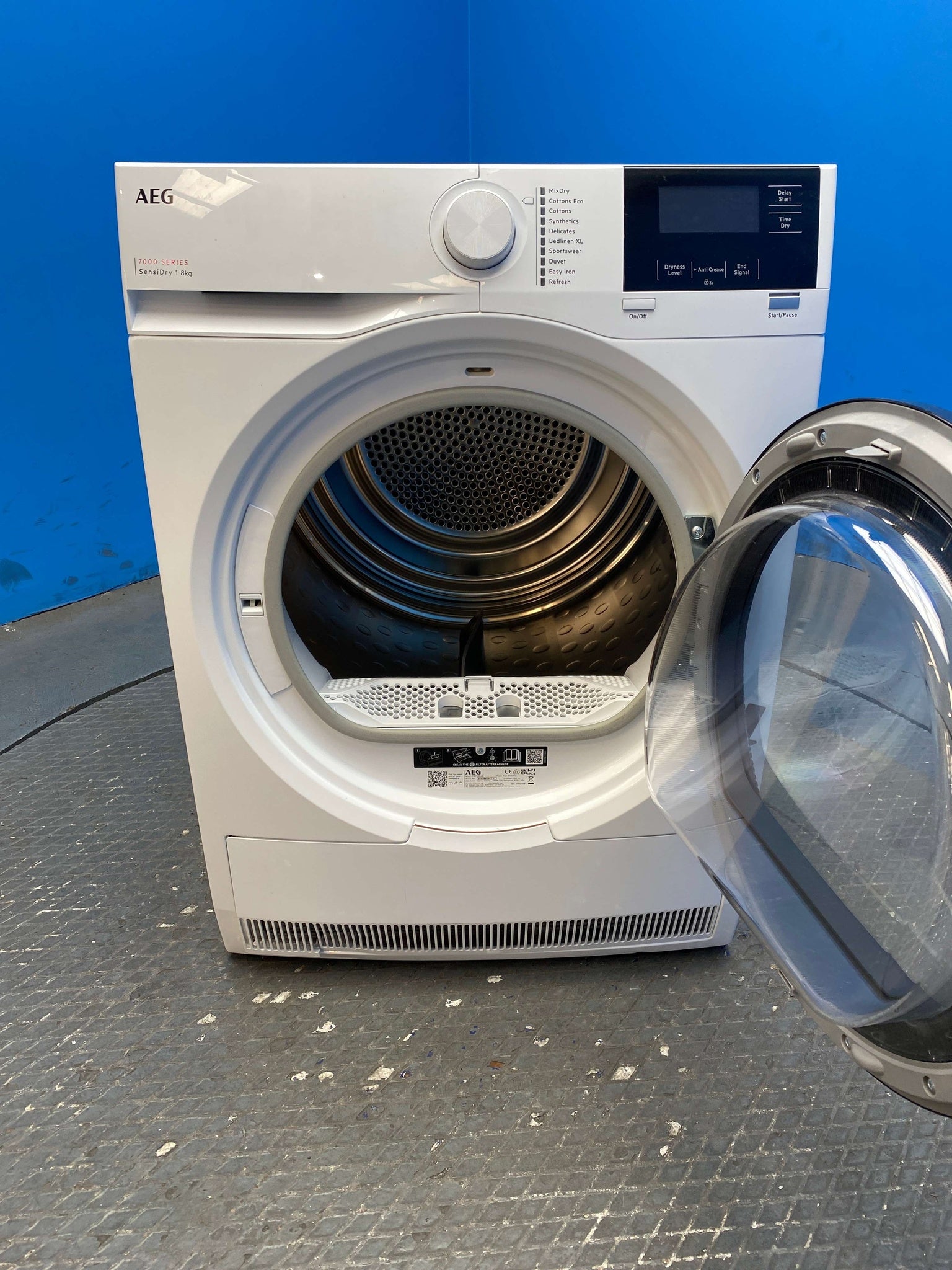 AEG 7000 Series TR718L4B 8kg Heat Pump Tumble Dryer