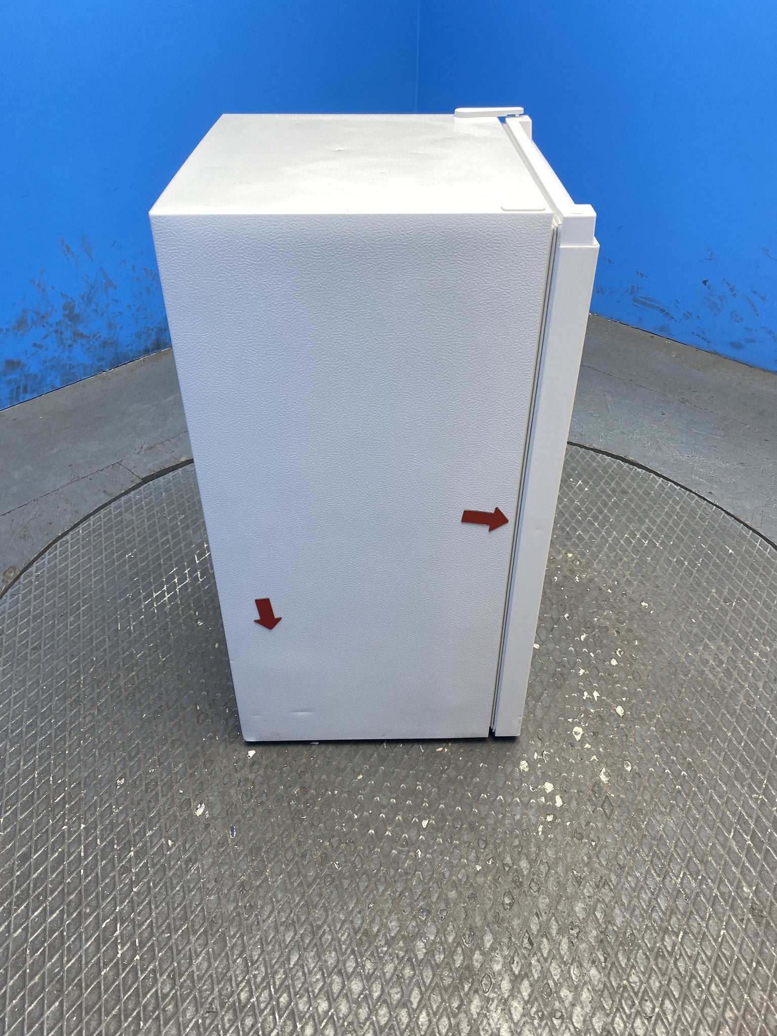 LOGIK LUL48W23 92L Under Counter Fridge