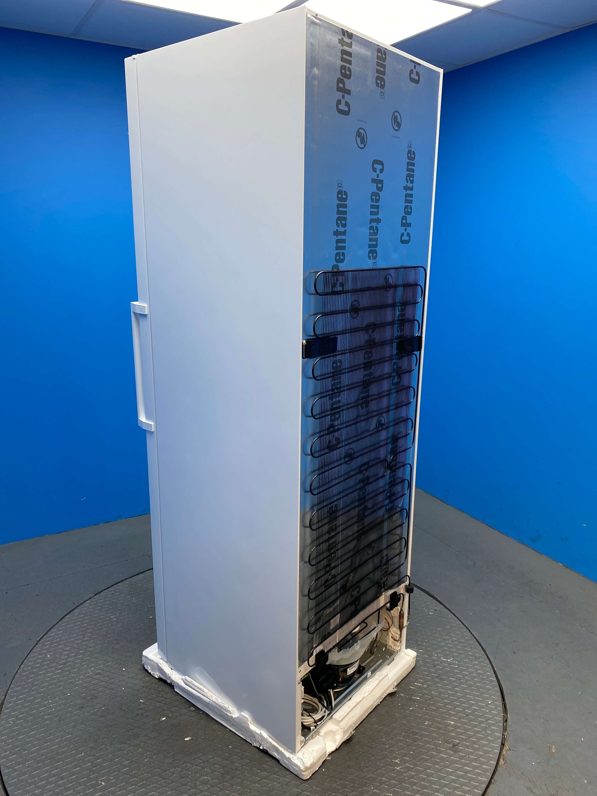 Bosch KSV36VWEPG Series 4 346L Tall Larder Fridge