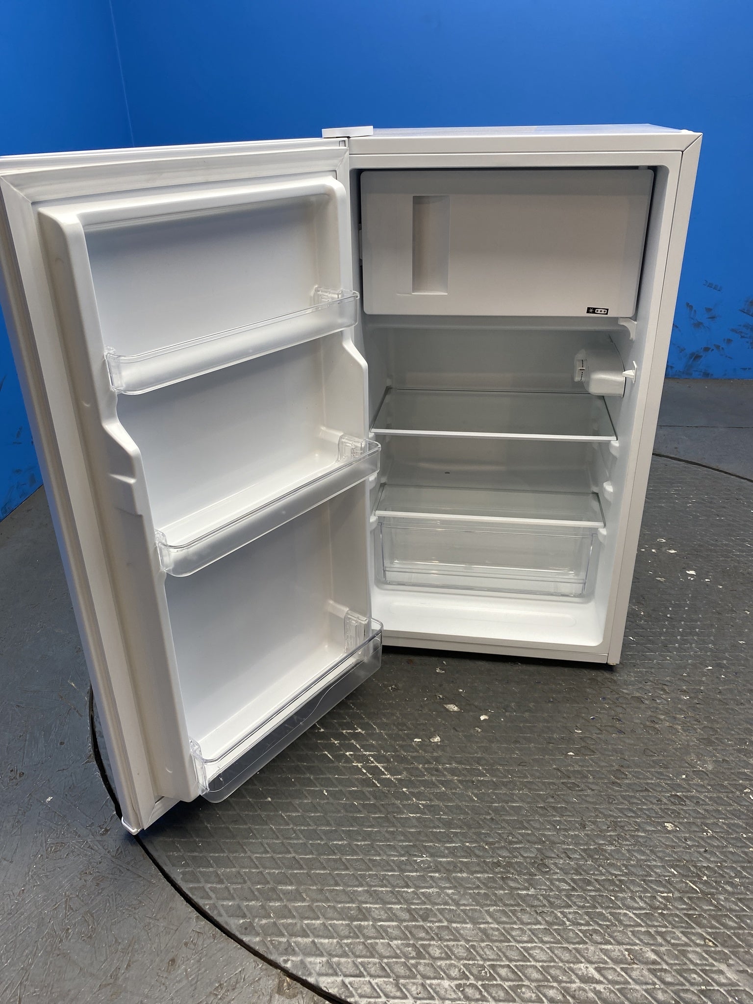 Midea MDRD125FGF01 80 Litre Under Counter Fridge