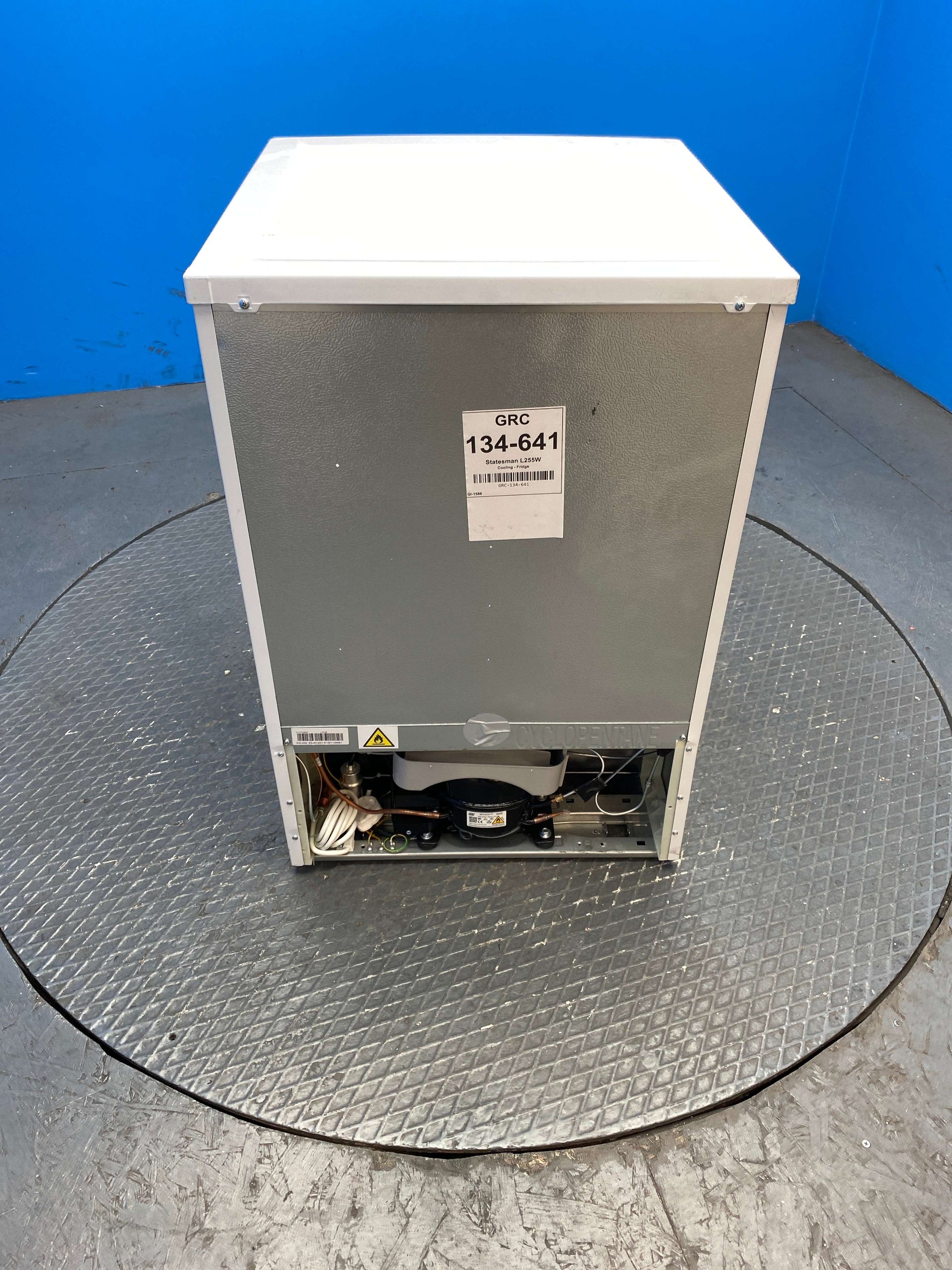 Statesman L255W 113 Litre 55cm Under Counter Fridge