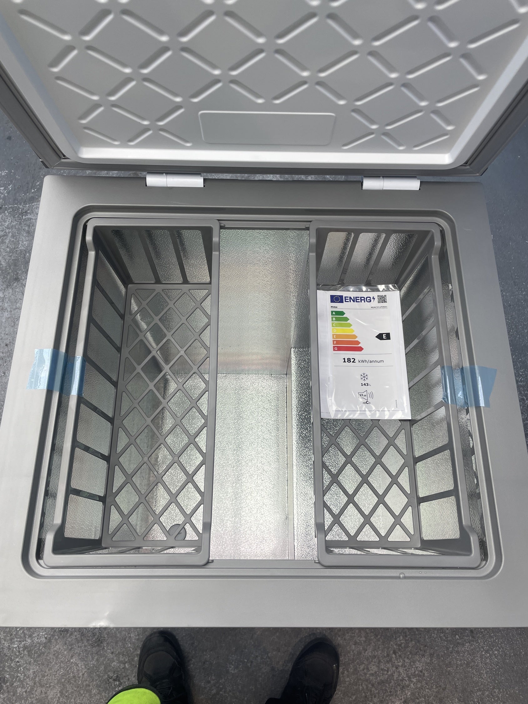 #GRC-158-750 - Midea MDRC211FZE01 143 Litre Capacity Static Chest Freezer