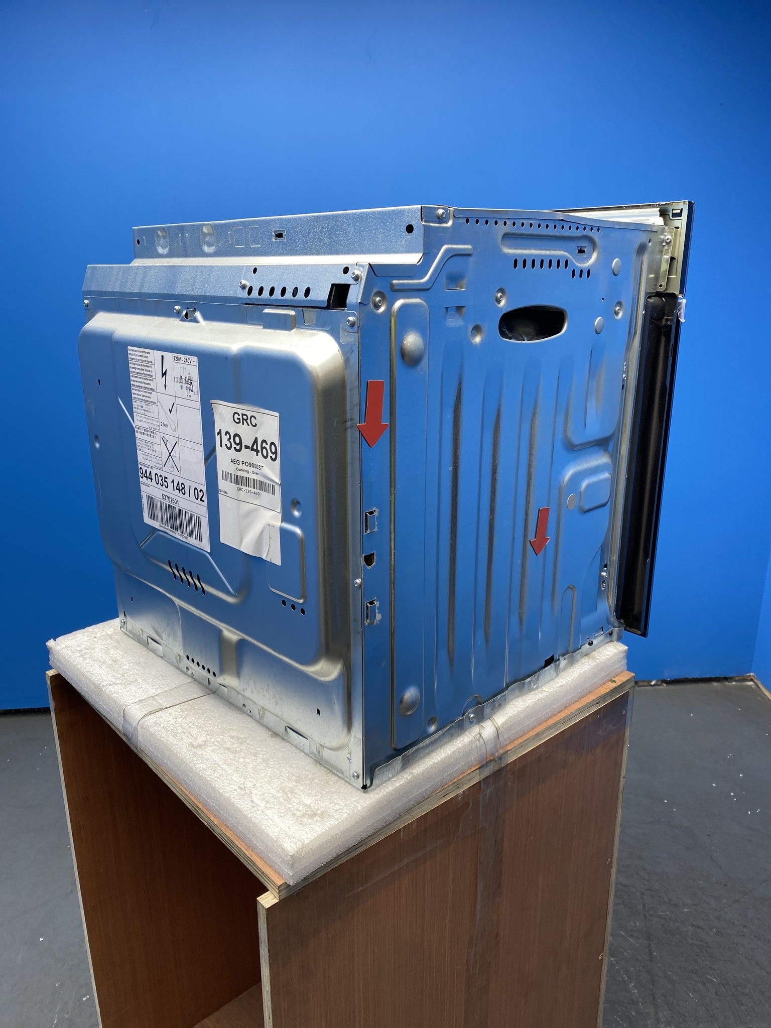 AEG PO9000ST 9000 Series 70 Litre Built-In SteamPro Oven