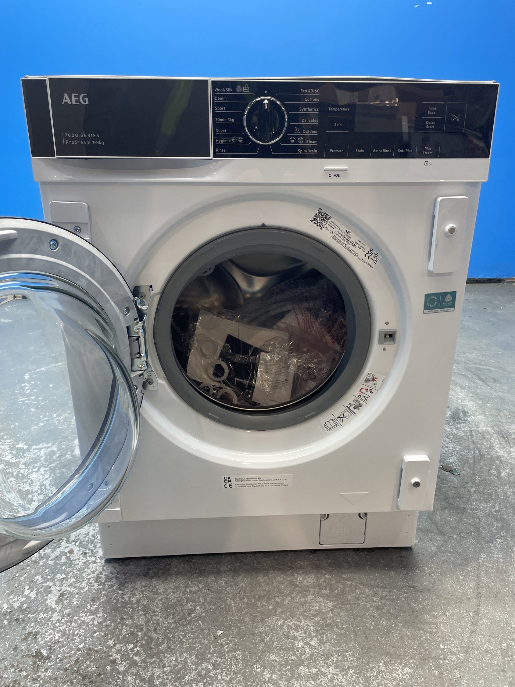 #GRC-150-198 - AEG ProSteam LF7C8636BI 8kg 1600rpm Integrated Washing Machine