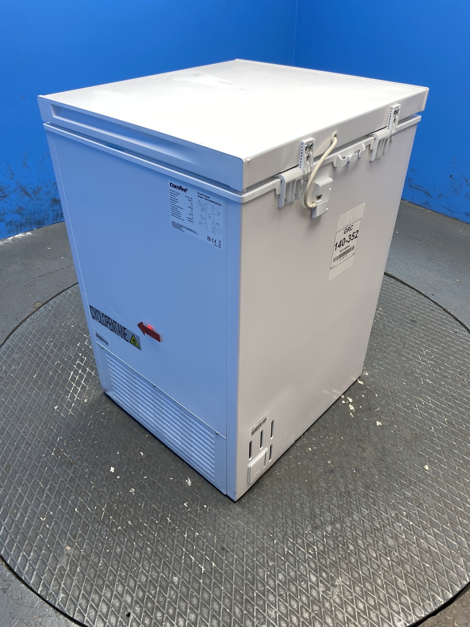 Comfee 143 L Chest Freezer / Fridge – White