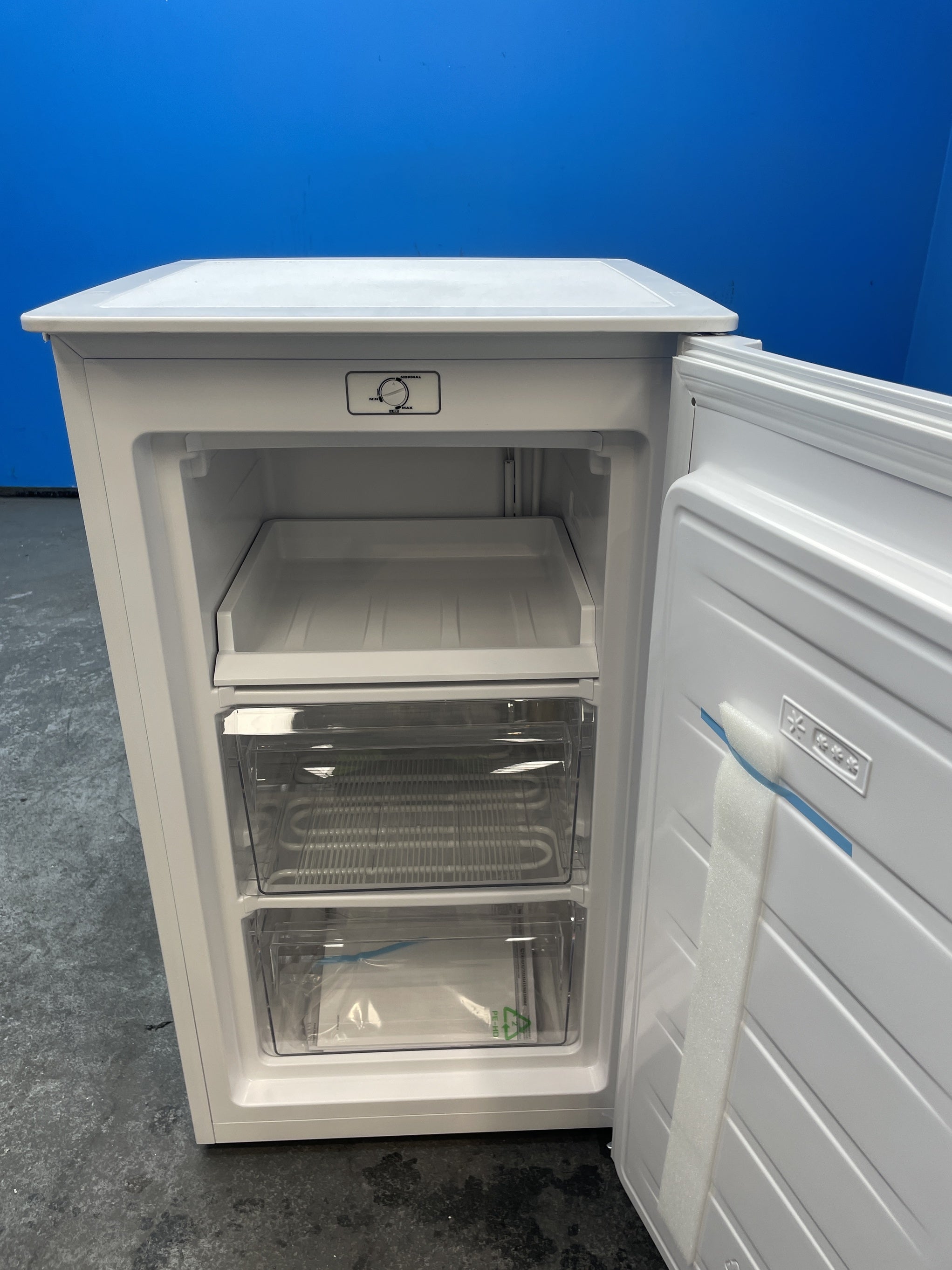 #GRC-162-610 - Hoover HUHS 38EWK-1 60 Litre Undercounter Upright Freezer