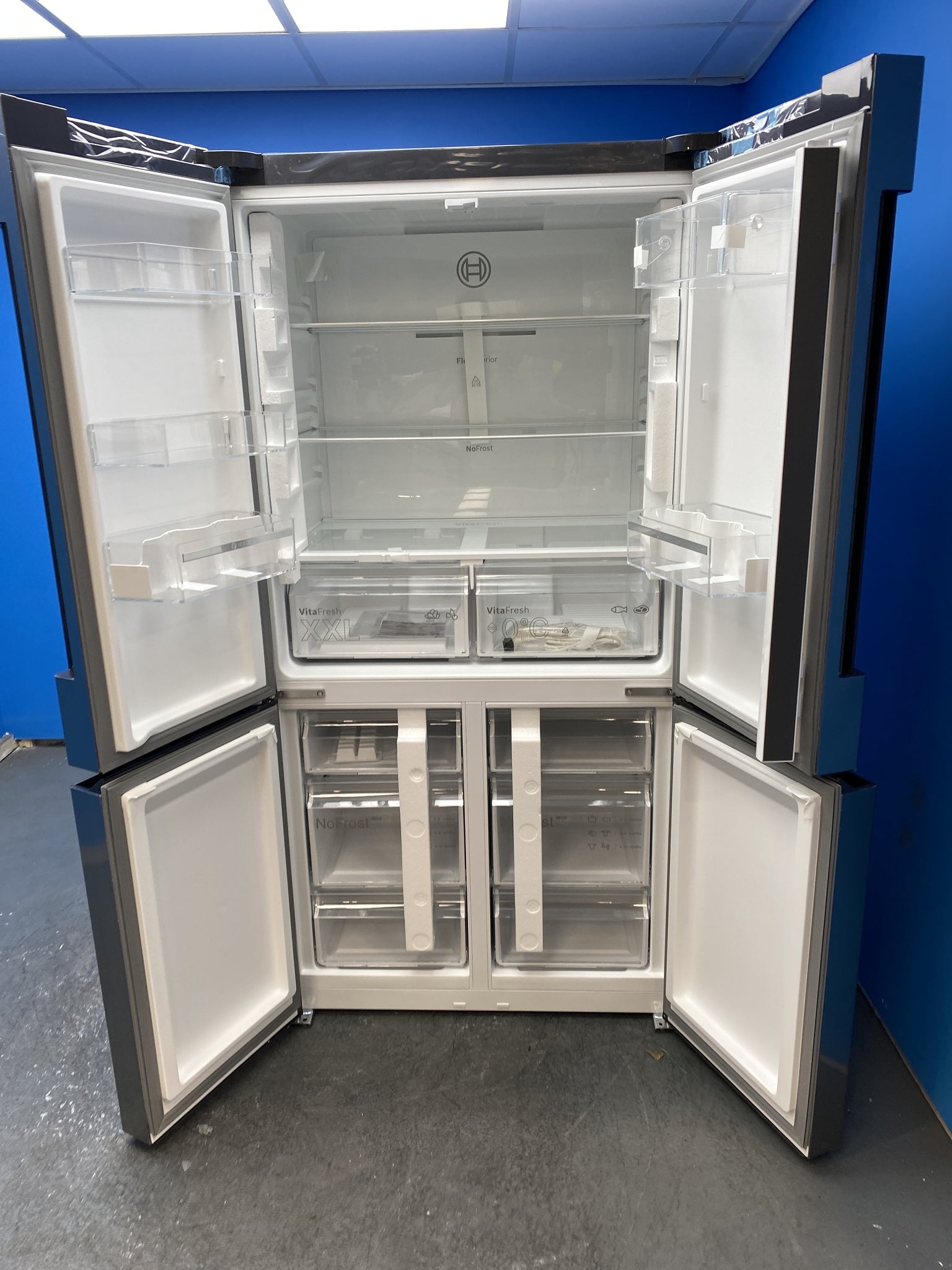 Bosch KFN96VPEAG Series 4 French Door 605 Litre Fridge Freezer