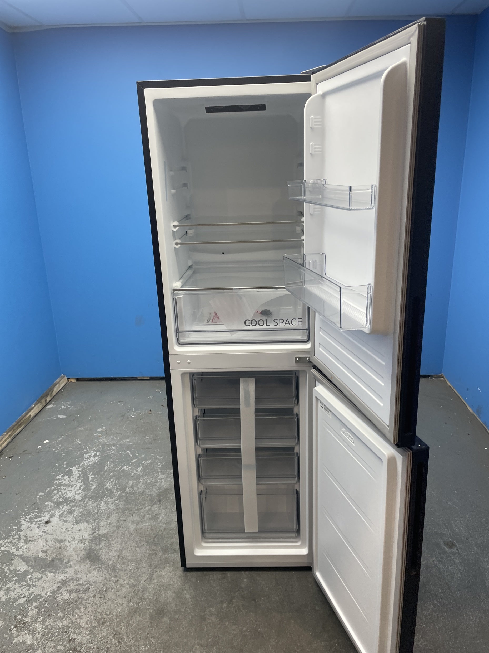 #GRC-159-260 - Hoover HVT3CLECKIHB 235 Litre Combi Fridge Freezer