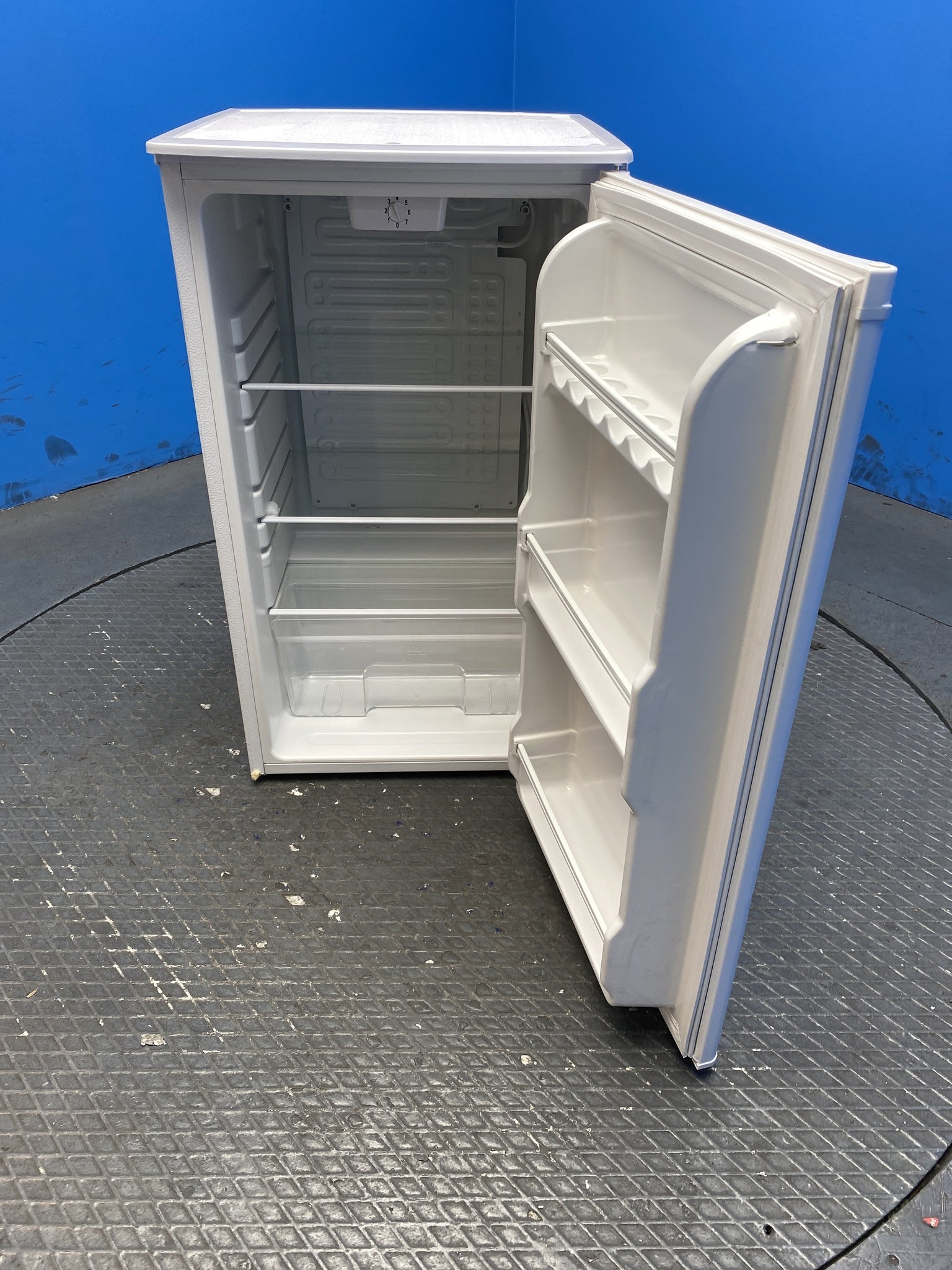 Igenix IG3960E 92 Litre Under Counter Larder Fridge