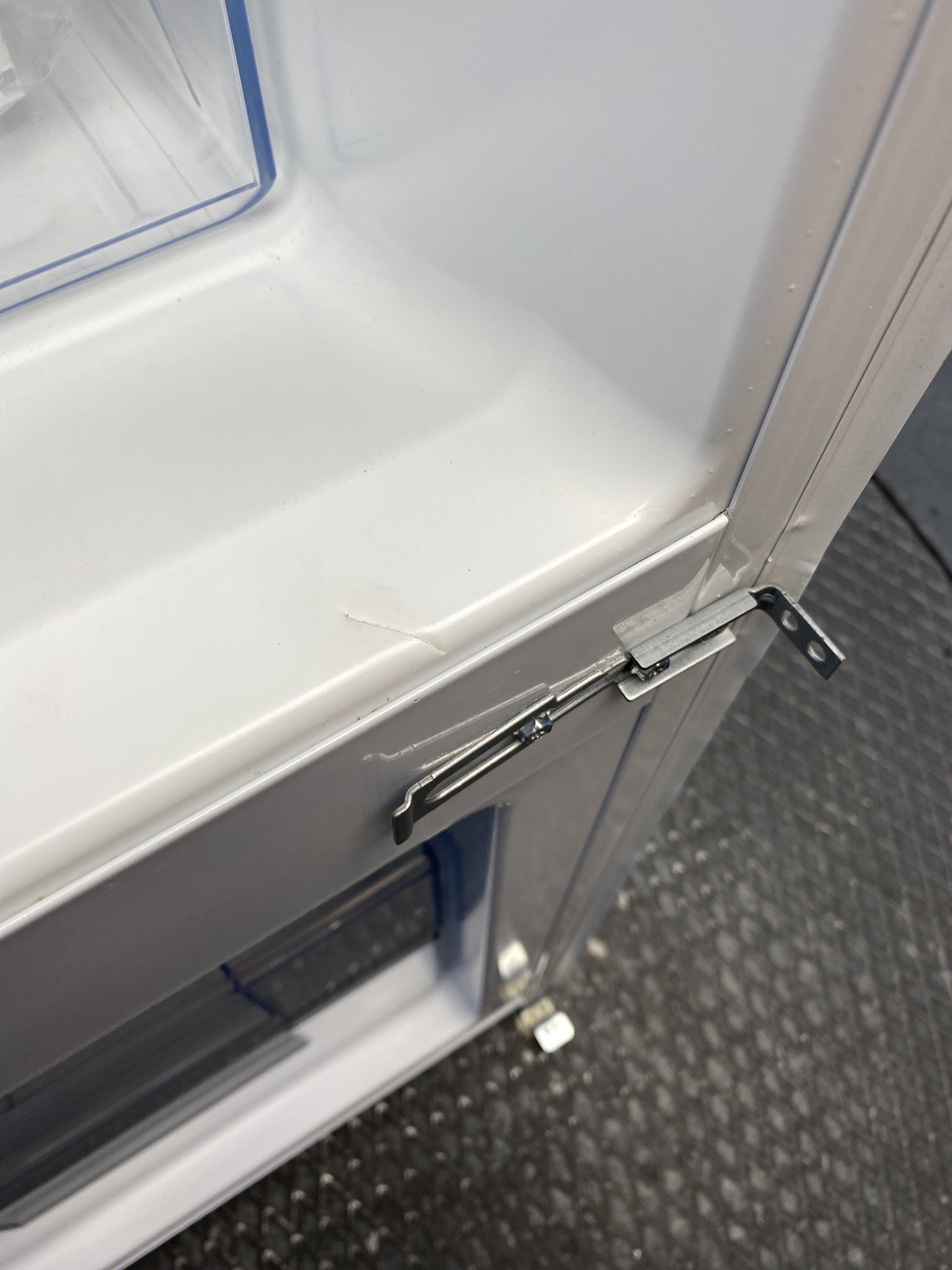 AEG LNS5LE18S 70/30 Integrated Low Frost Fridge Freezer