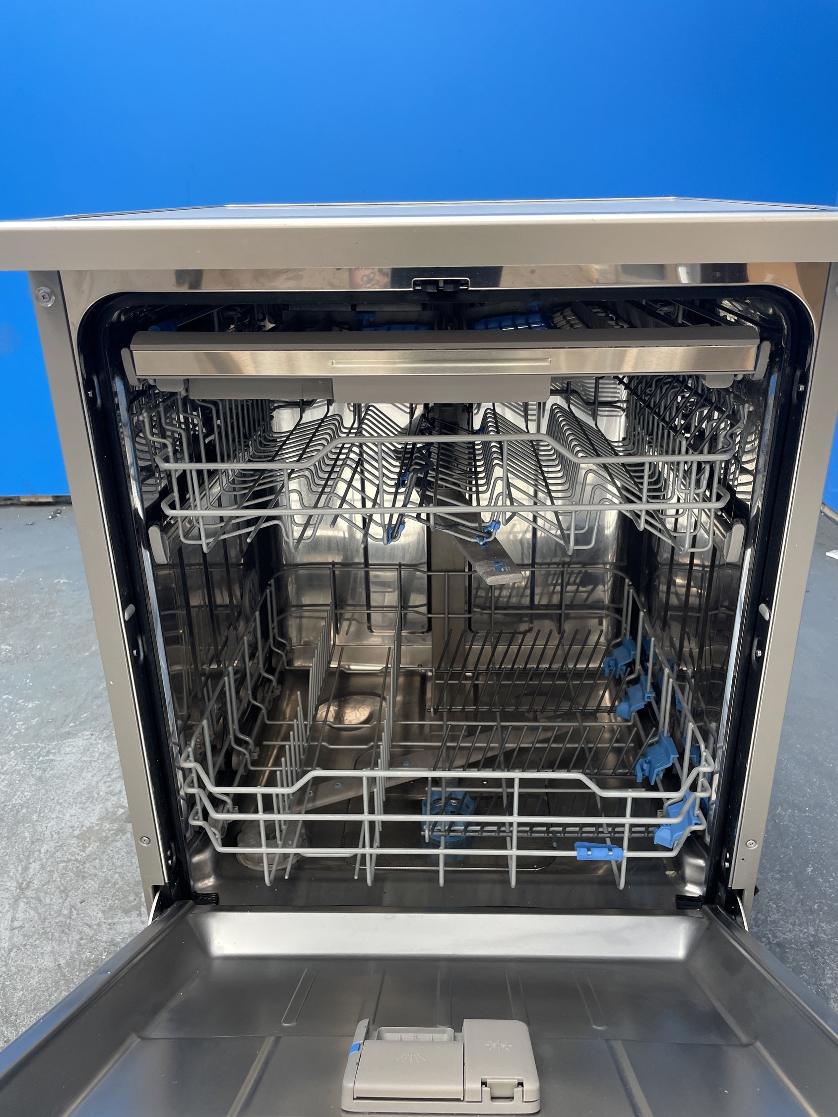 #GRC-158-751 - Midea MDWEF1433D 14 Place Full Size Dishwasher in Silver