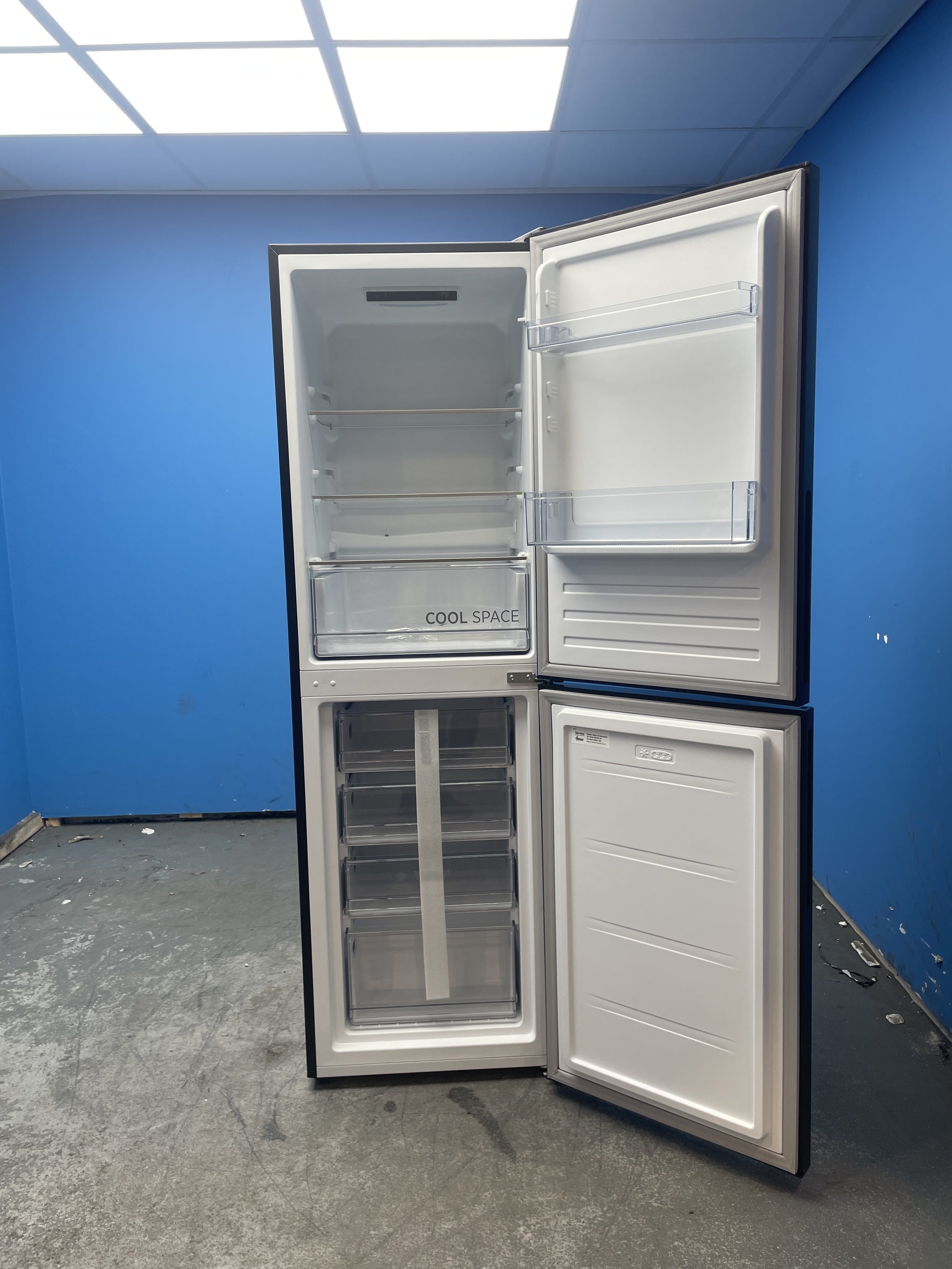 #GRC-158-683 - Hoover HVT3CLECKIHB 235 Litre Combi Fridge Freezer