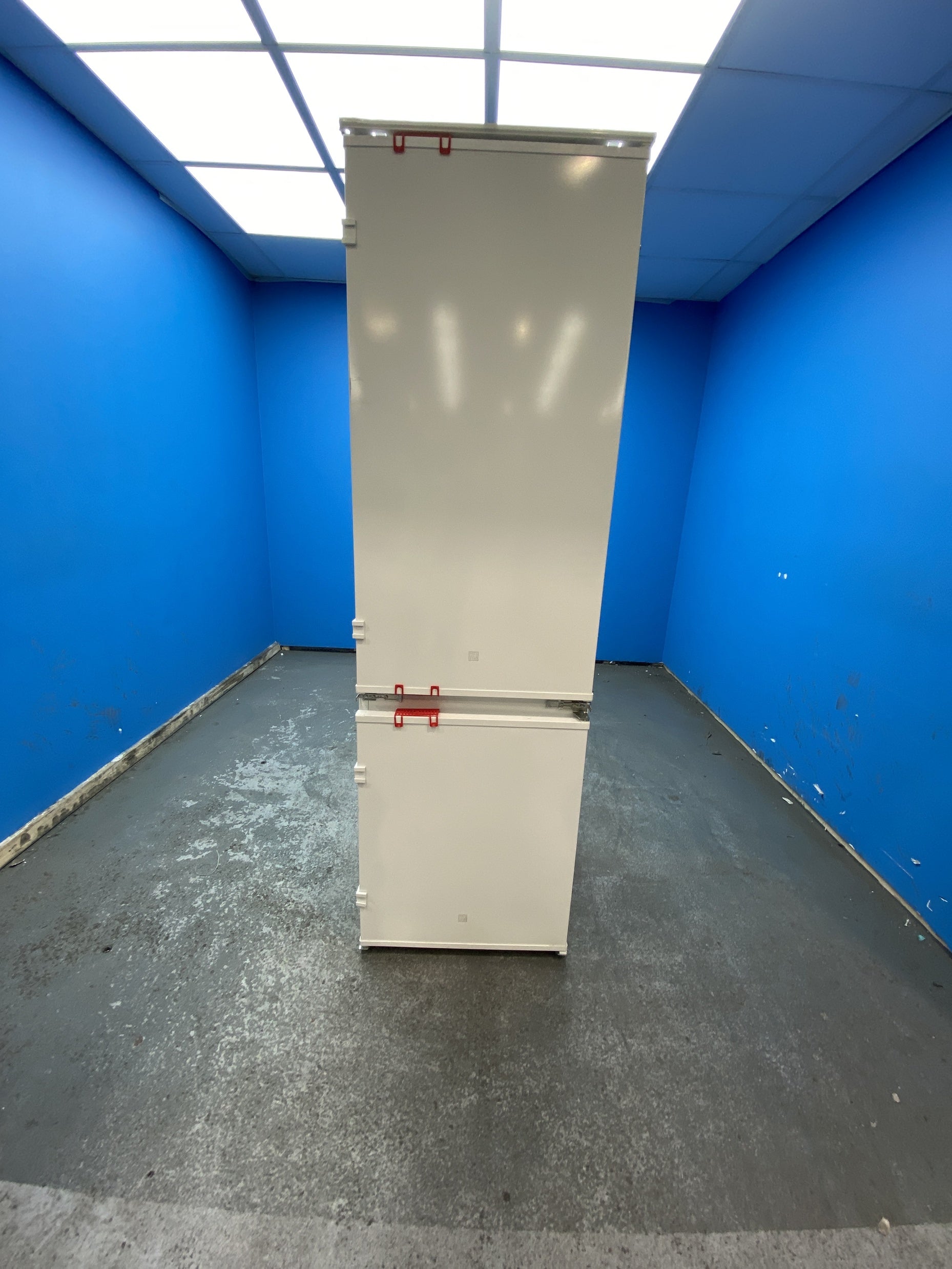 LNS5LE18S 70 30 Integrated Low Frost Fridge Freezer
