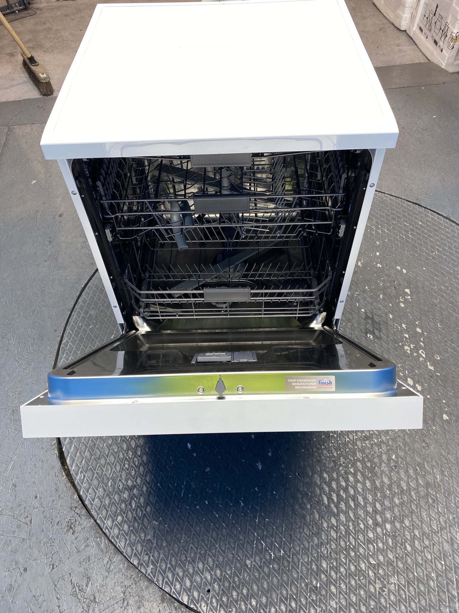 Hisense HS673C60WUK 16 Place Setting Dishwasher