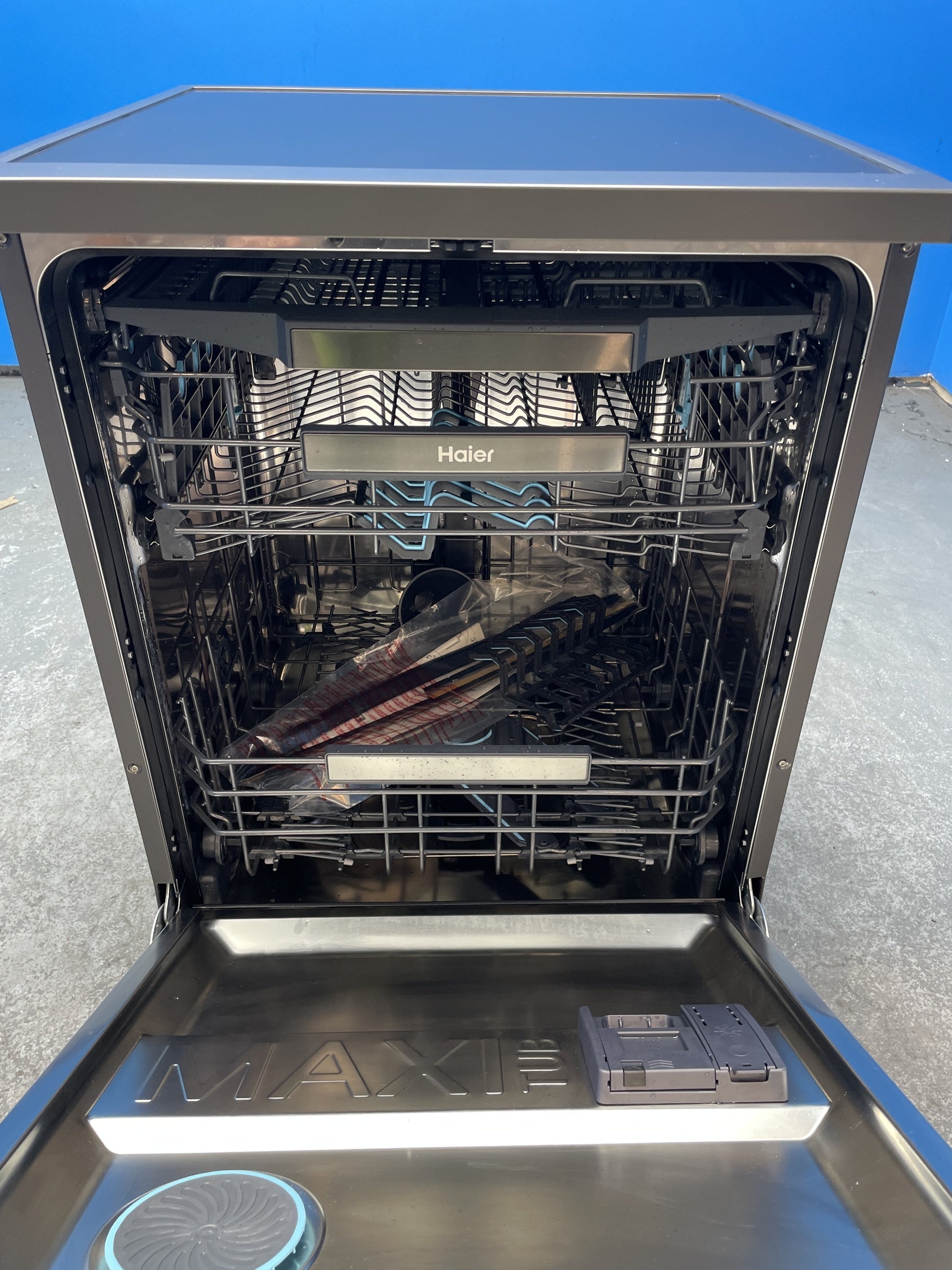 #GRC-157-925 - Haier I-Pro Shine 5 XF 6B0M3PDA 16 Place Setting Dishwasher