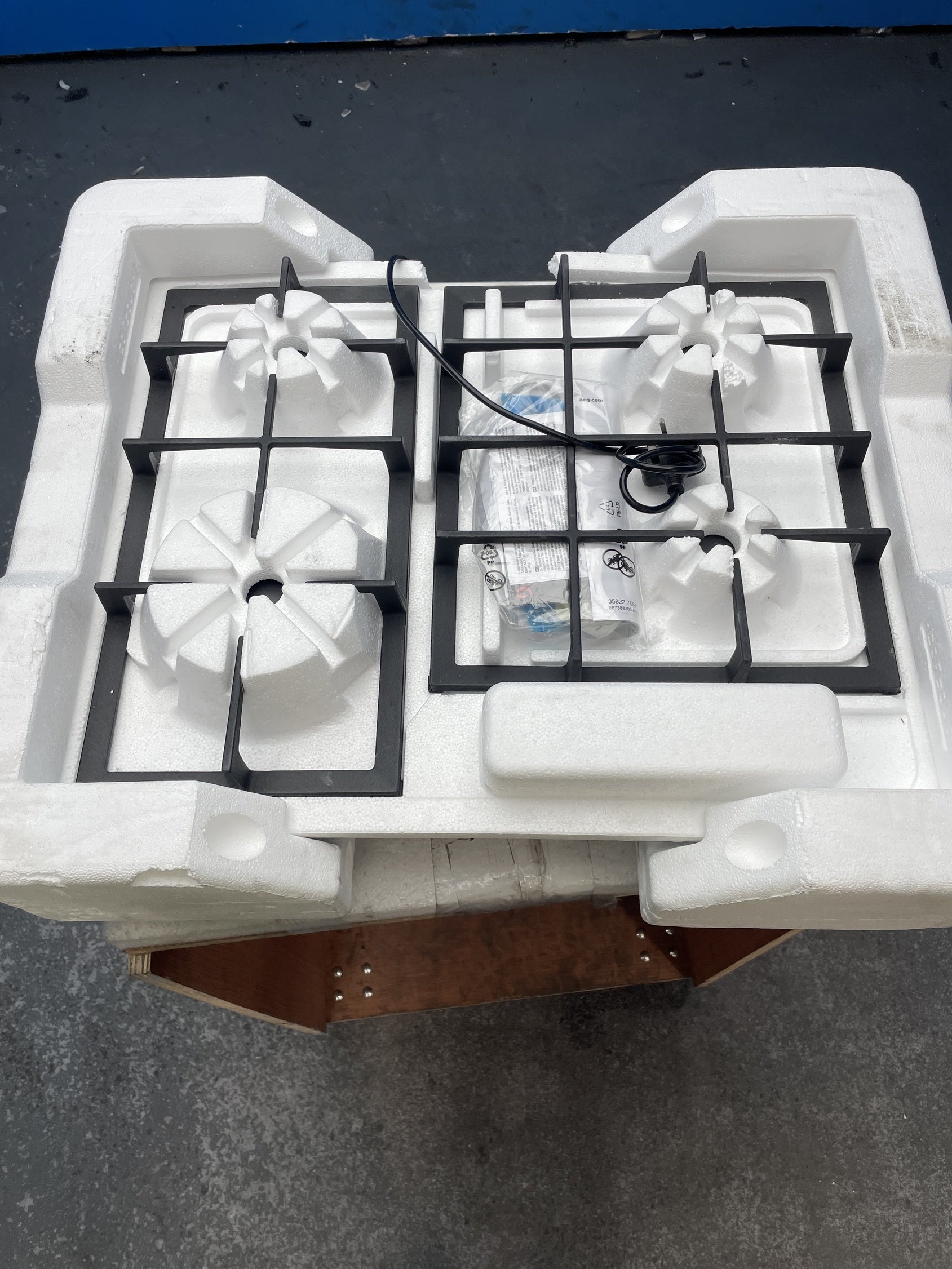 #GRC-158-299 - AEG HGB64200SM Built-in 60cm Slim Line Gas Hob with Speed Burners