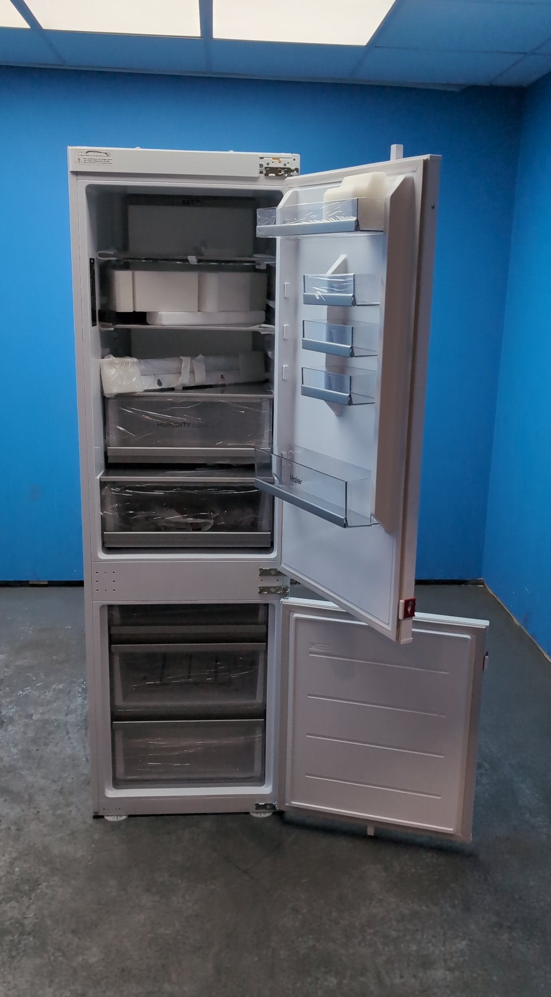 #GRC-163-432 - Haier 54cm Integrated 70/30 Fridge Freezer – 268L, White, Total No Frost