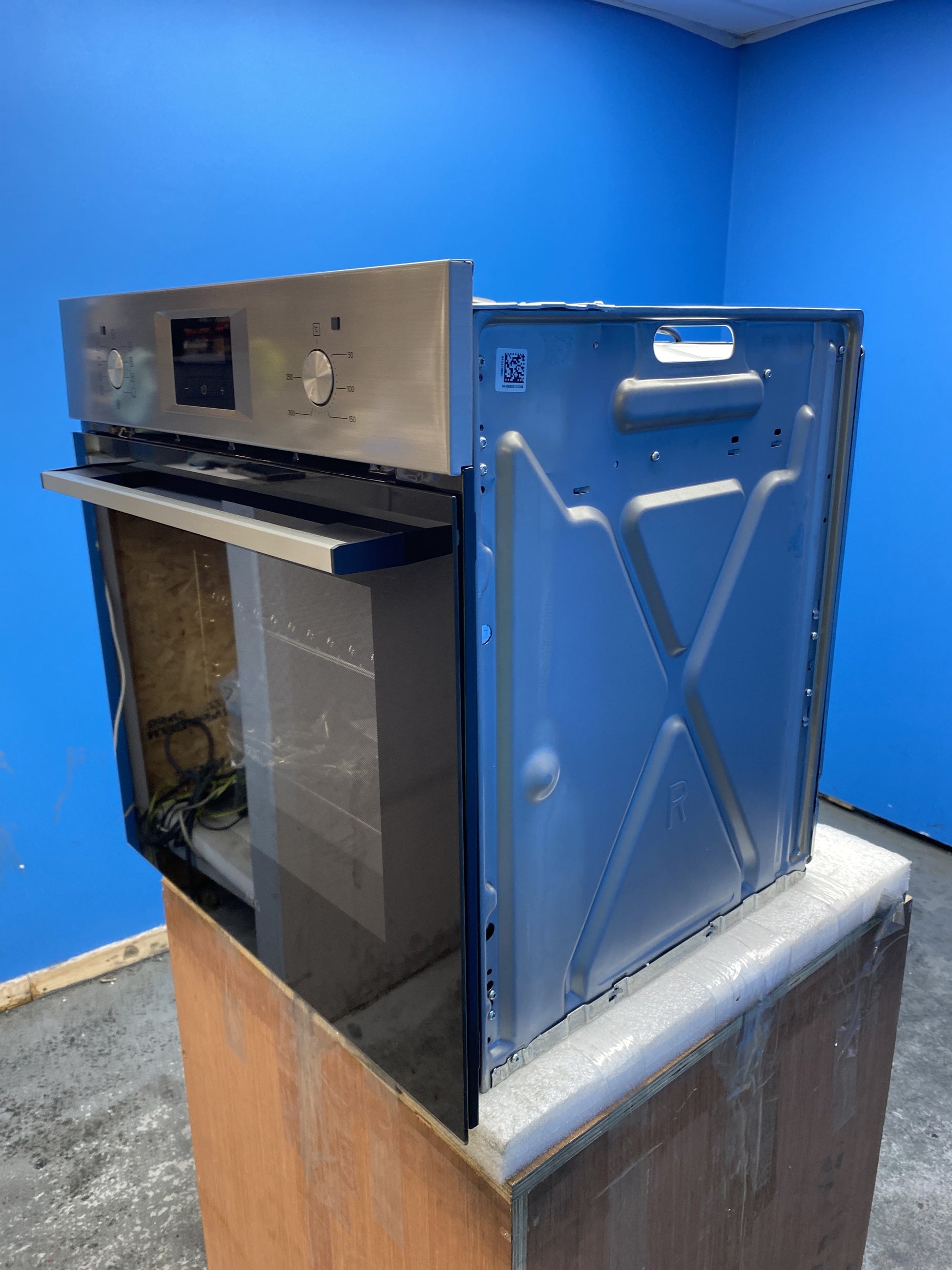 #GRC-155-982 - AEG 5000 SurroundCook OU5AB20CM Built-In Aqua Clean Oven