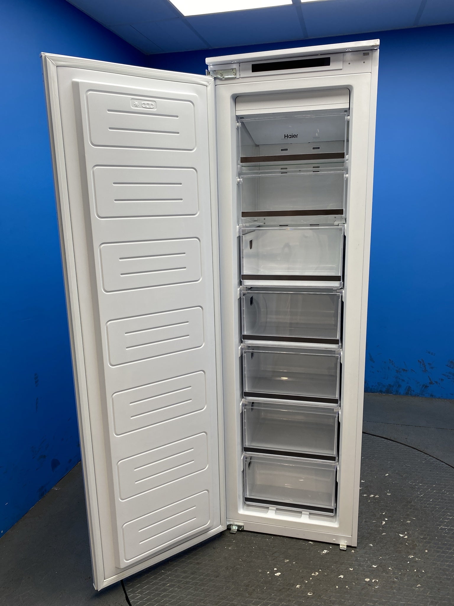 Haier HAUN518EWK 200L Integrated Total No Frost Freezer