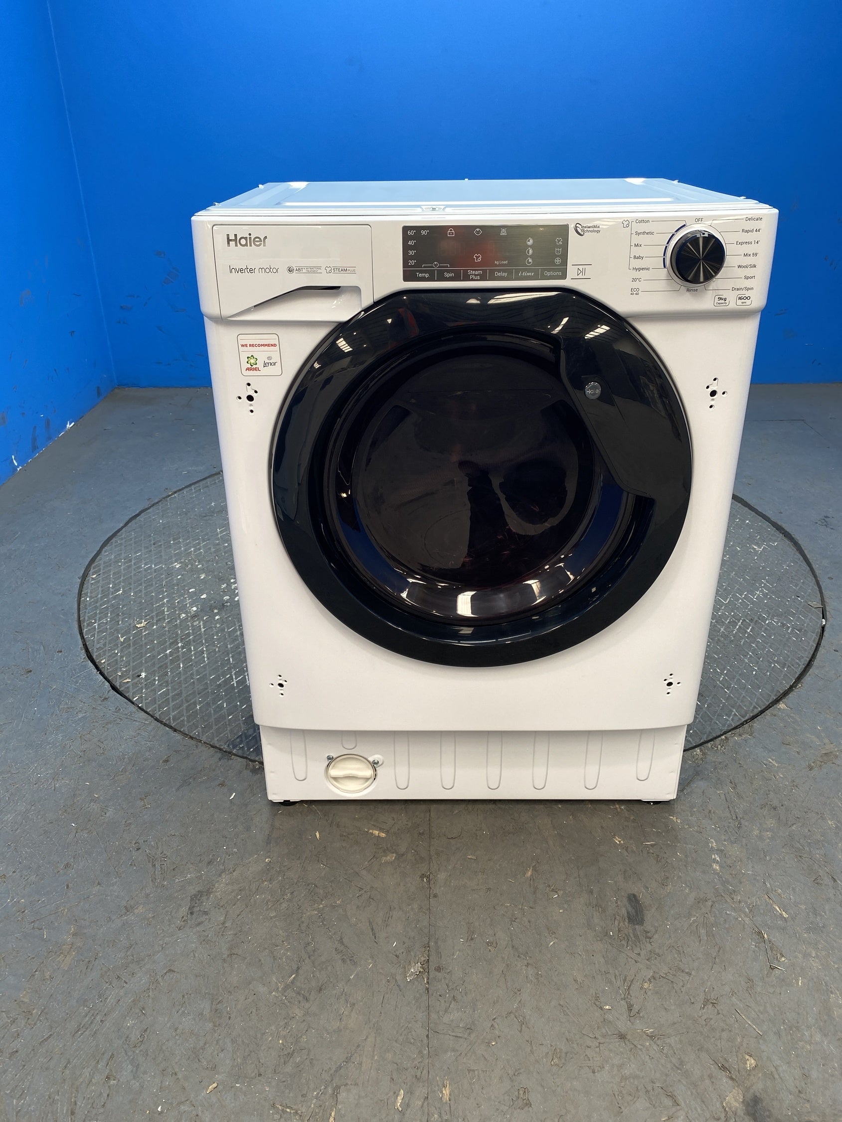 HWQ90B416FWB Series 4 Integrated 1600 Spin Washing Machine