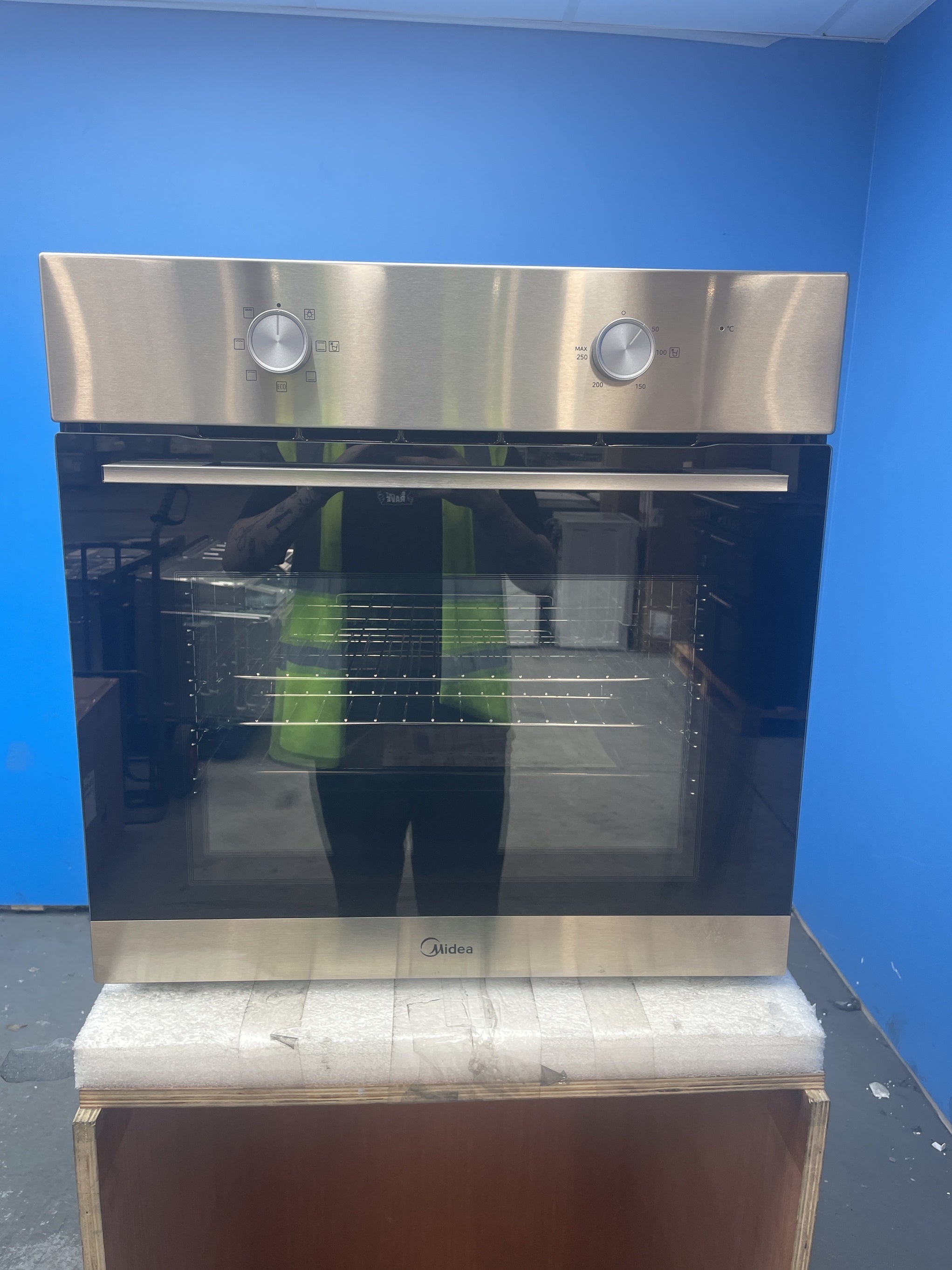 #GRC-158-788 - Midea Xpress MBO65M40M04E-SS Static Built-In Single Oven