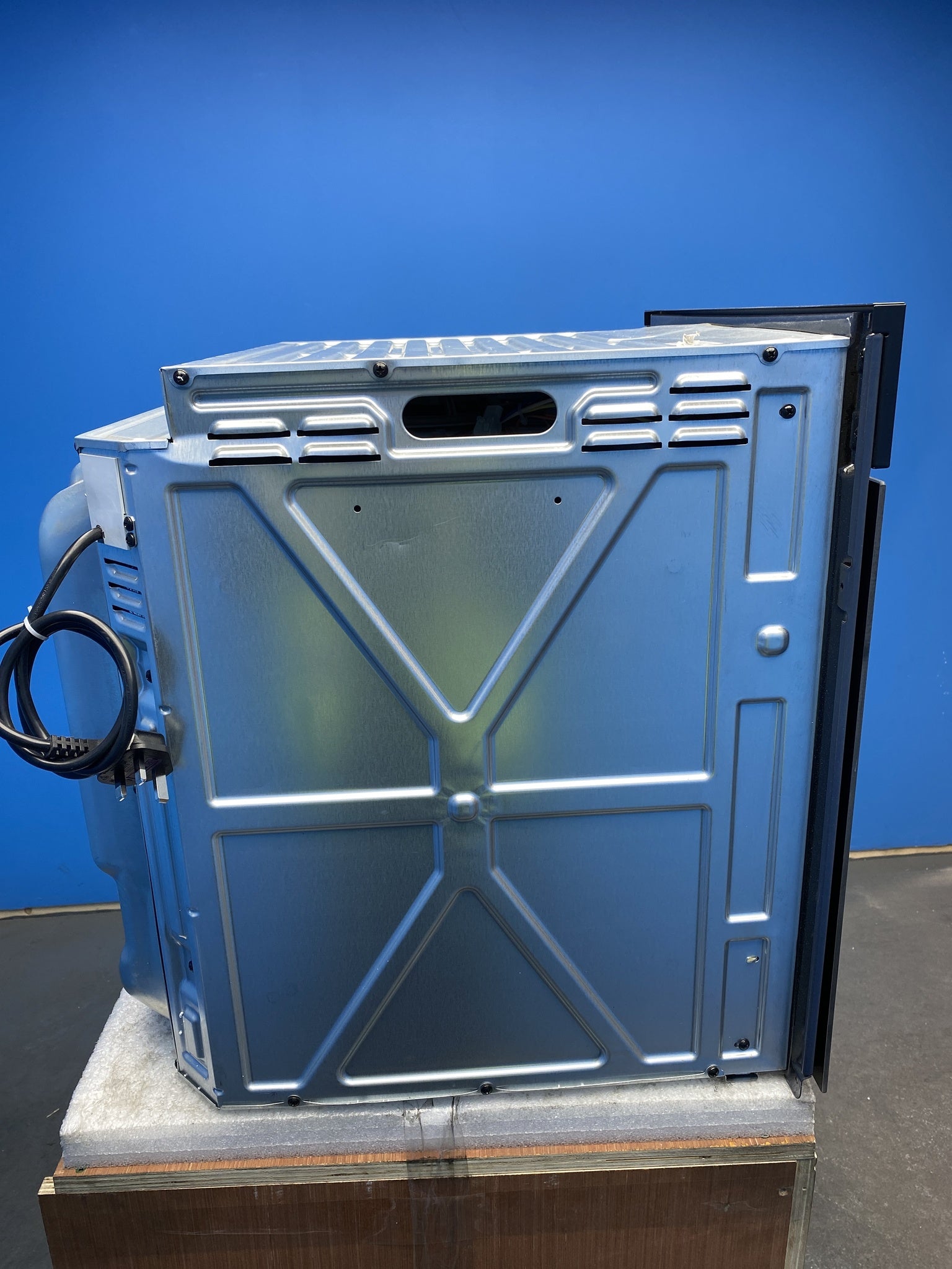 Indesit 66 L Built-In Electric Oven – Black A Rated