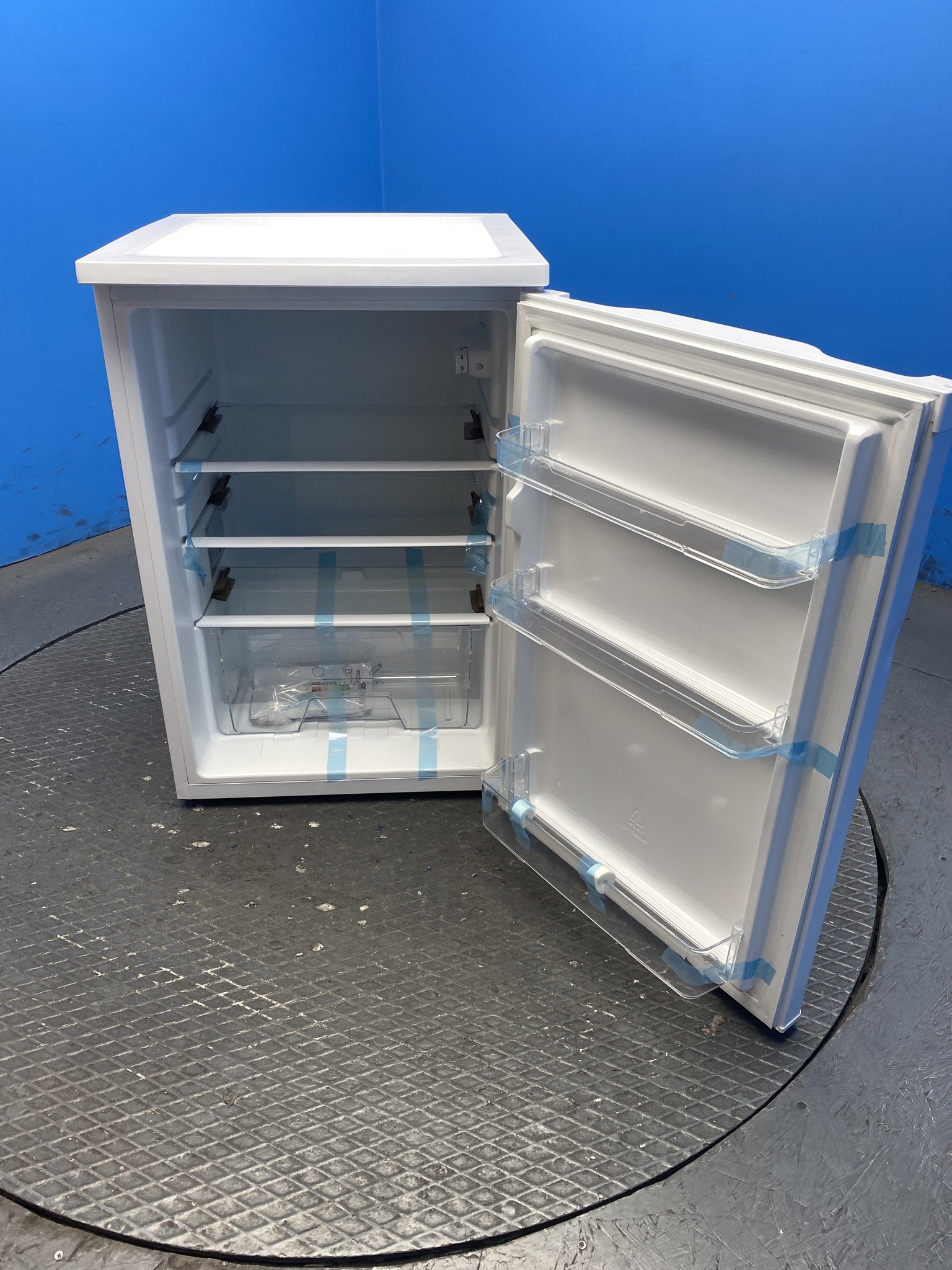 Igenix IG255W 136 Litre Under Counter Fridge