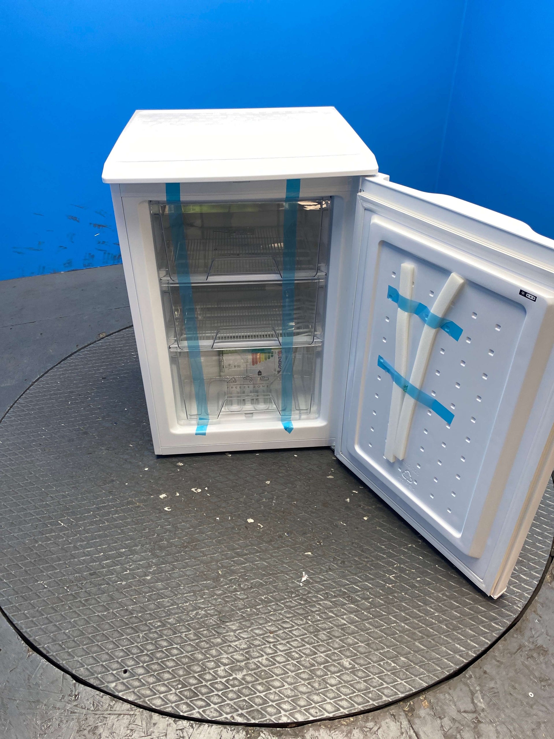 COMFEE' RCU83WH2(E) 88L Under Counter Freezer