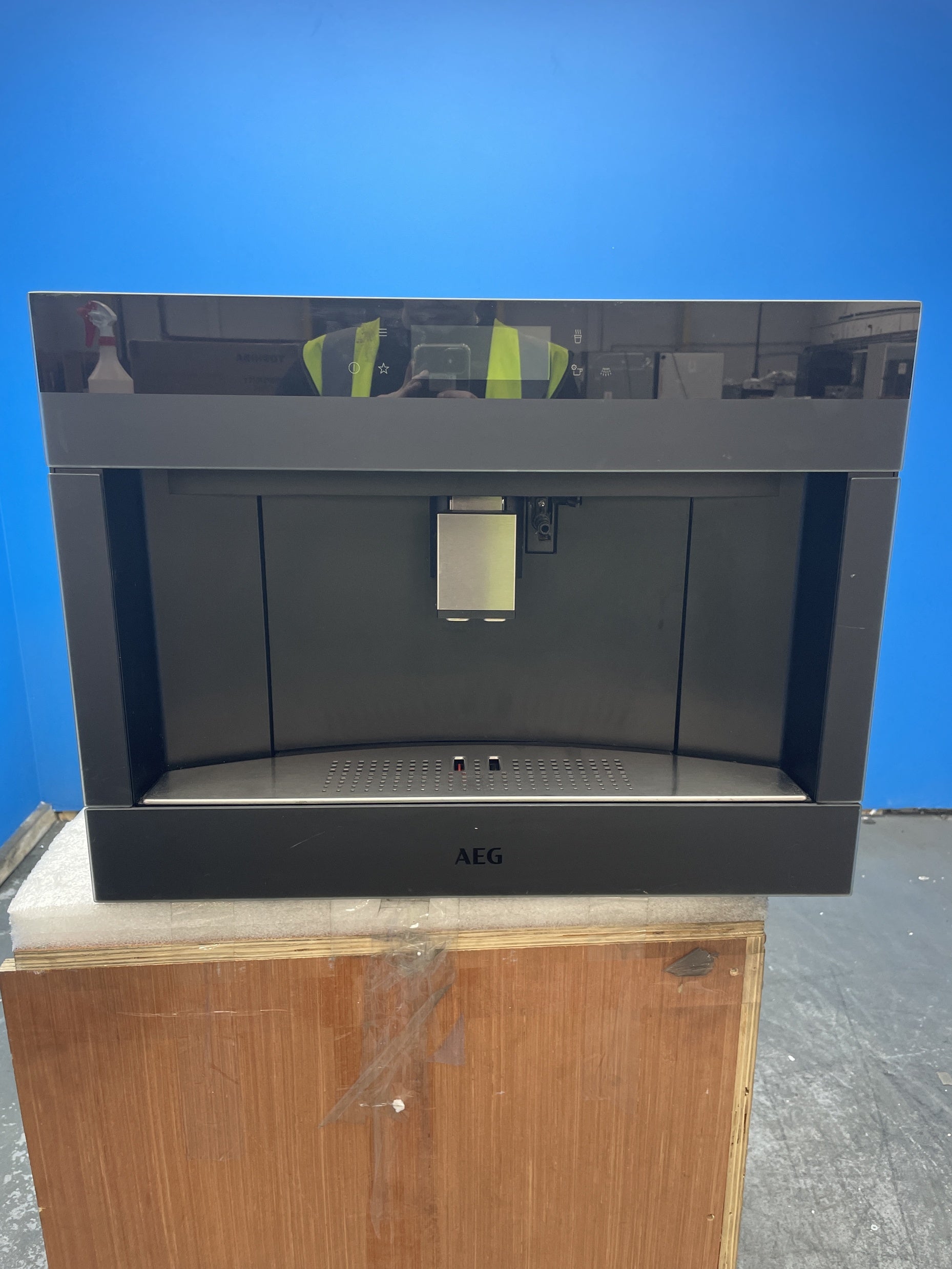 #GRC-146-884 - AEG KKA894500T Built-in Fully Automatic Coffee Machine
