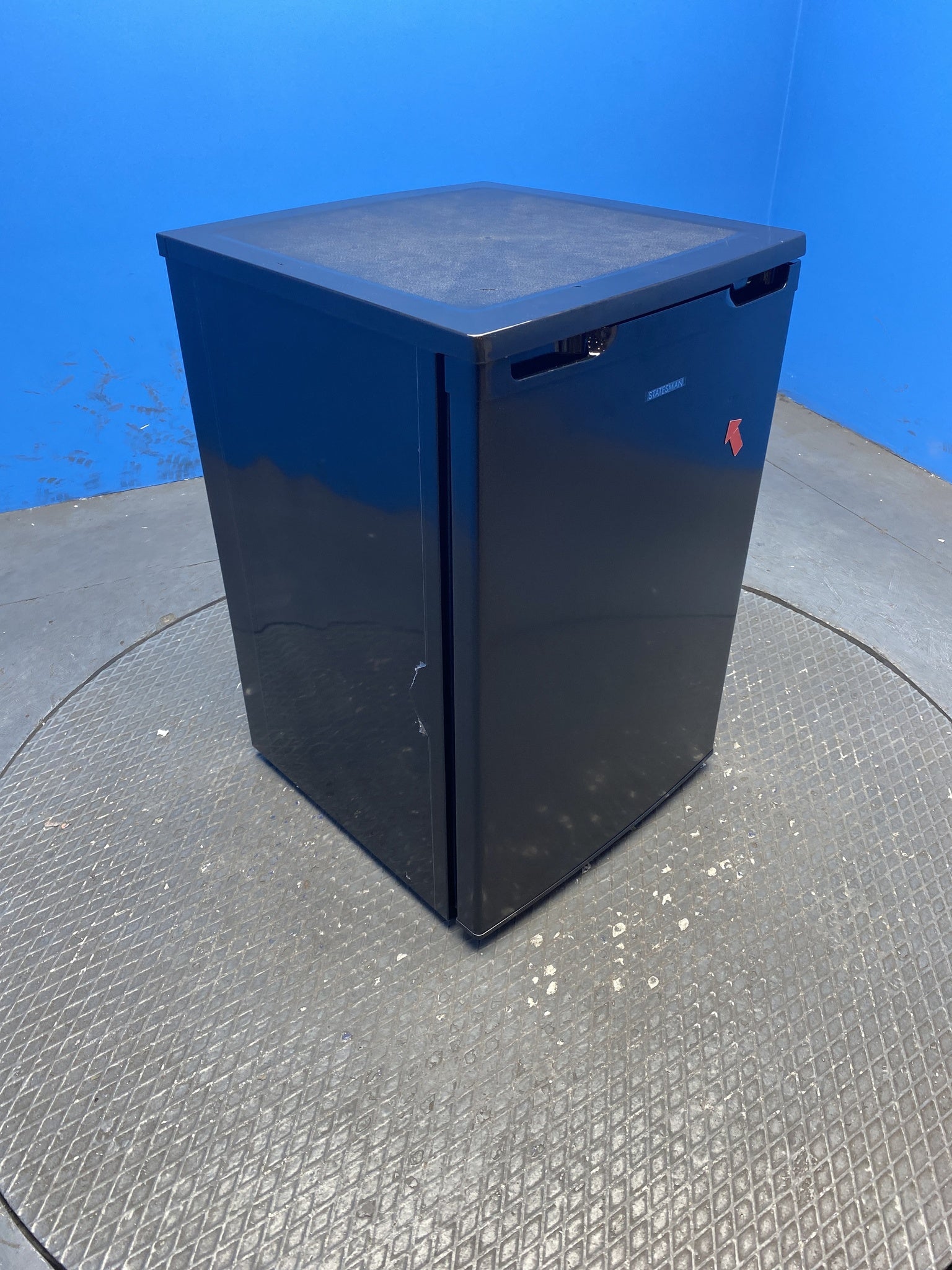 Statesman L255B 113 Litre 55cm Under Counter Fridge