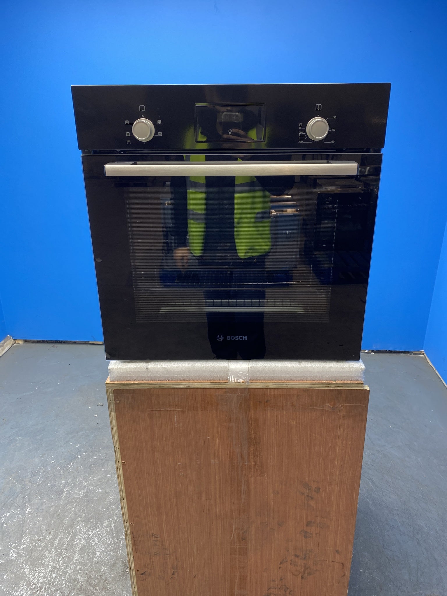 Bosch HHF113BA0B Series 2 Built-In Single Electric Oven