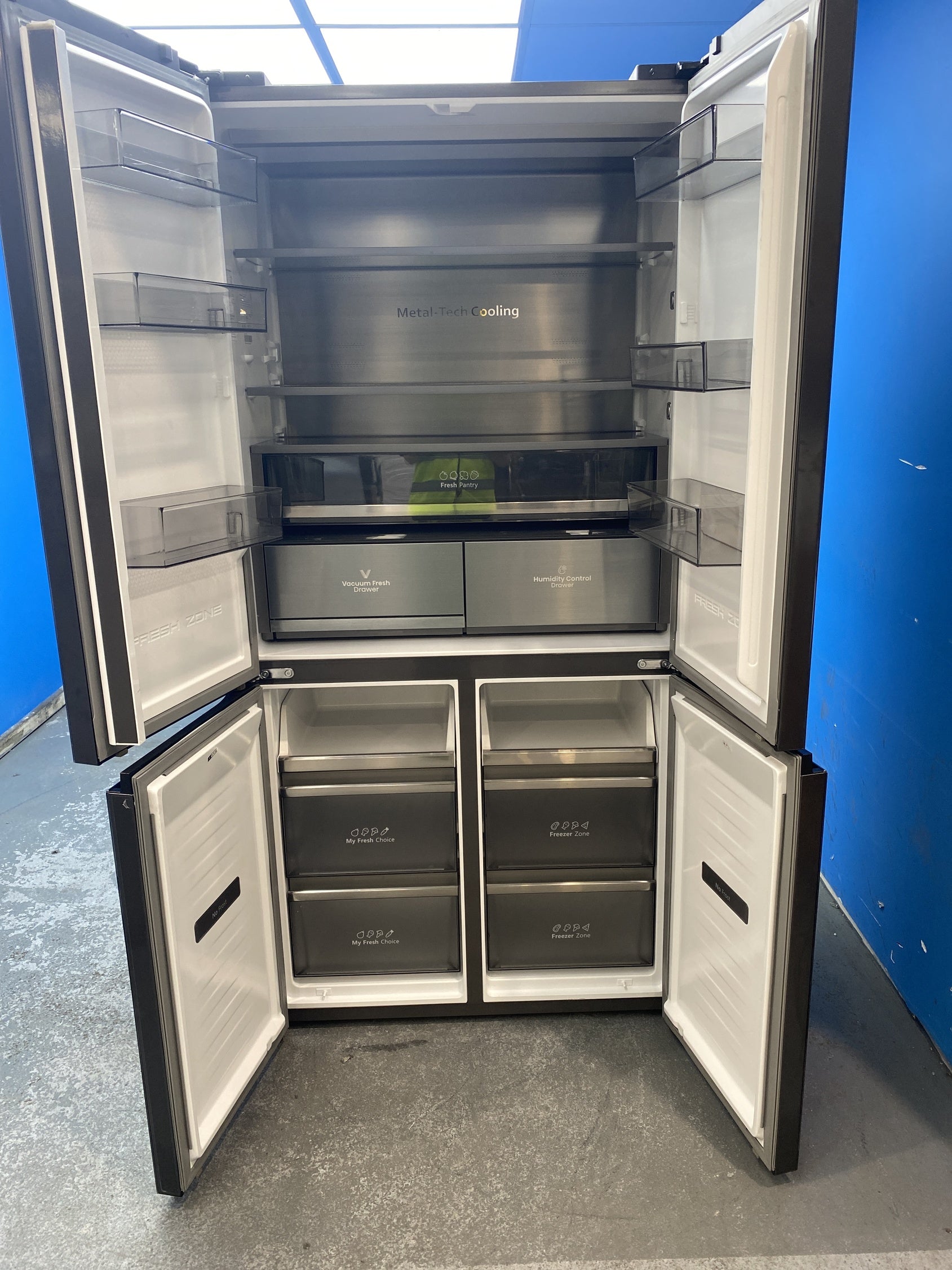 #GRC-137-484 - Hisense RQ768N4GBE KitchenFit Total No Frost American Fridge Freezer