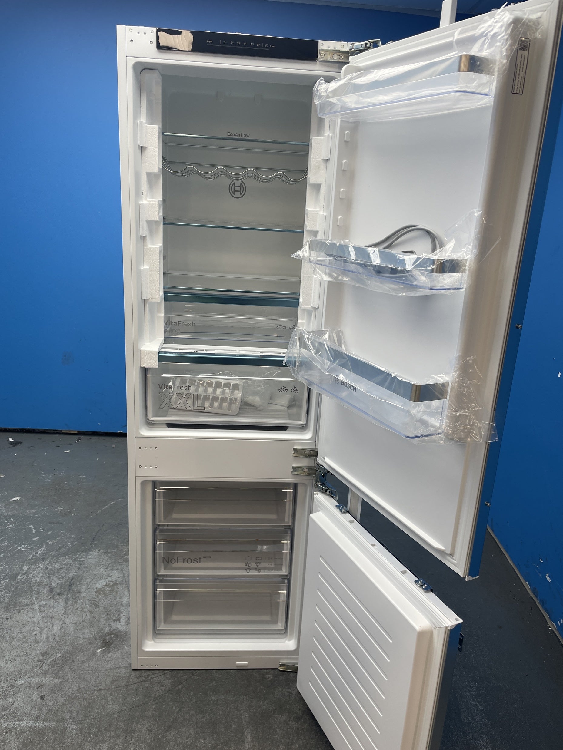 #GRC-158-071 - Bosch KIN86VFE0G Series 4 Integrated Frost Free Fridge Freezer