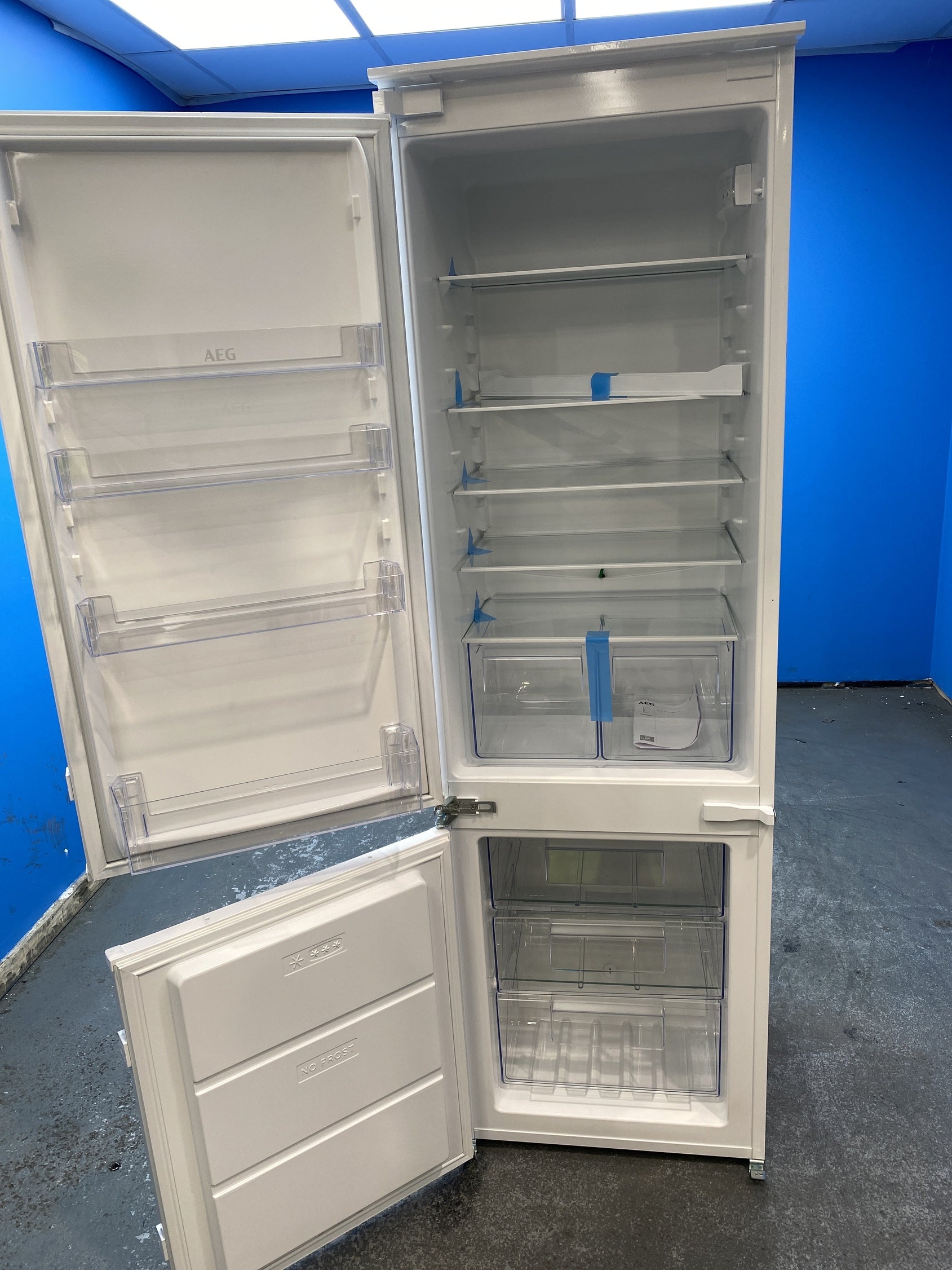 #GRC-156-012 - AEG OSC6N181ES 6000 TwinTech Integrated No Frost Fridge Freezer