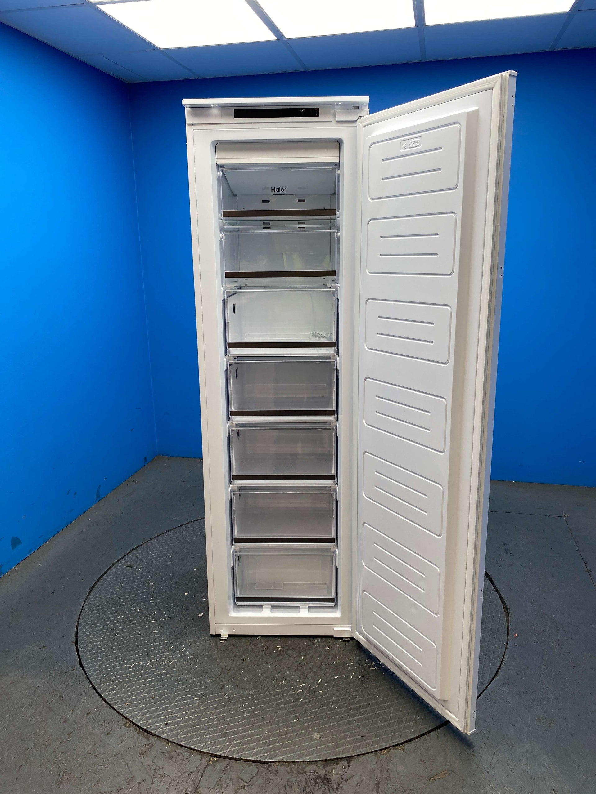 Haier HAUN518EWK 200L Integrated Total No Frost Freezer