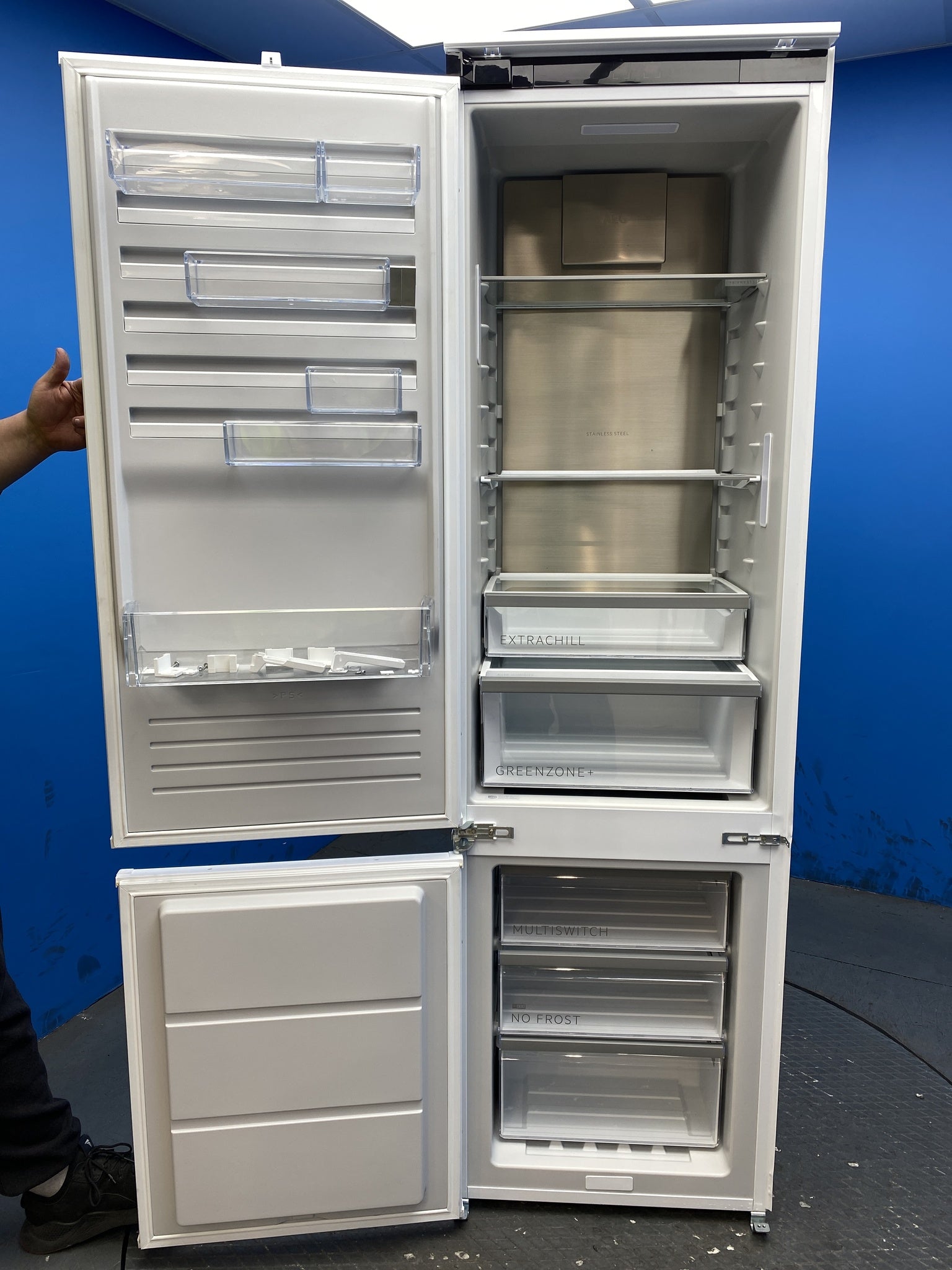 AEG 8000 Series NSC8M191DS Integrated Fridge Freezer
