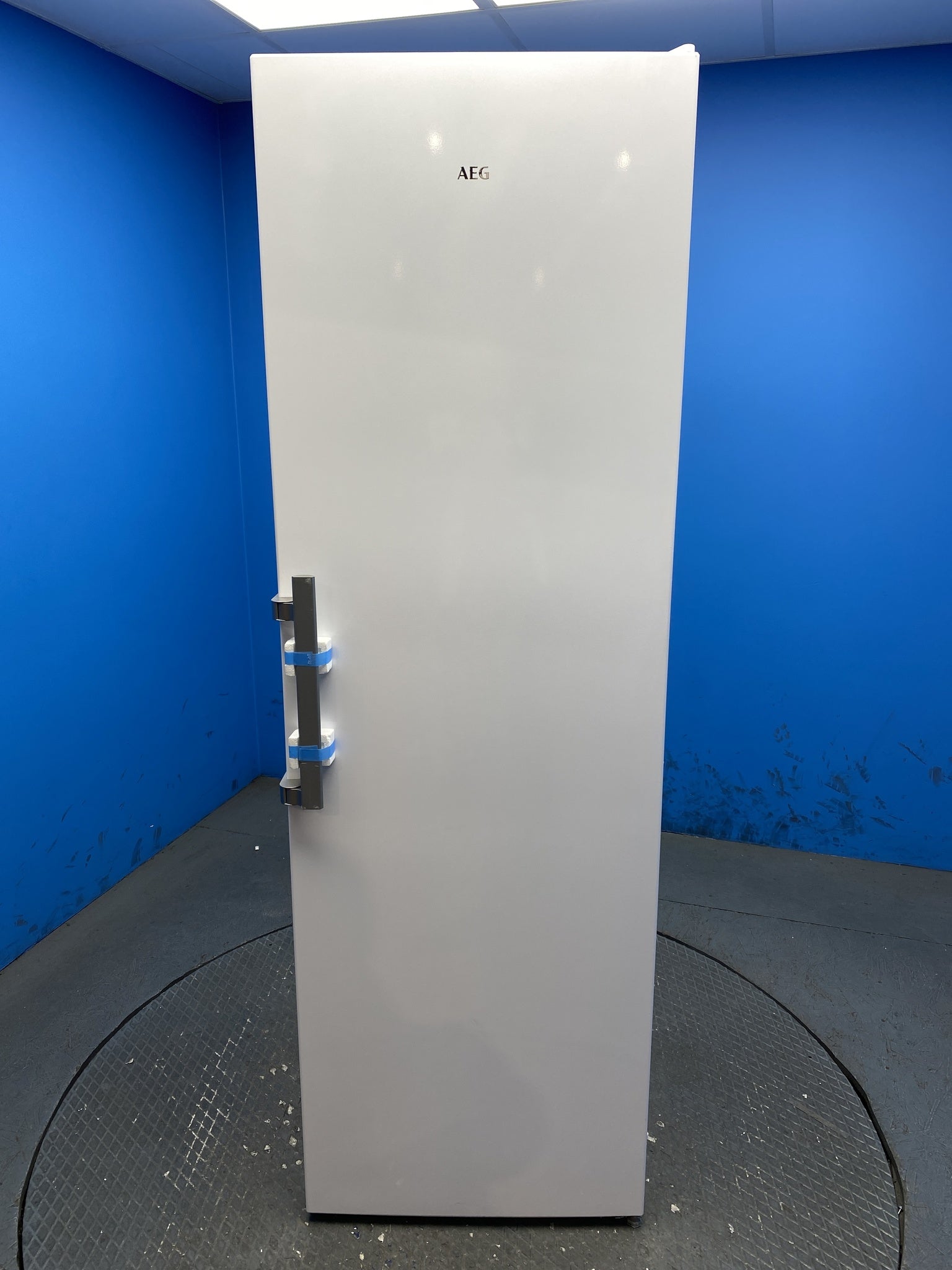 AEG 6000 ORK6D391EW DynamicAir 395L Freestanding Larder Fridge