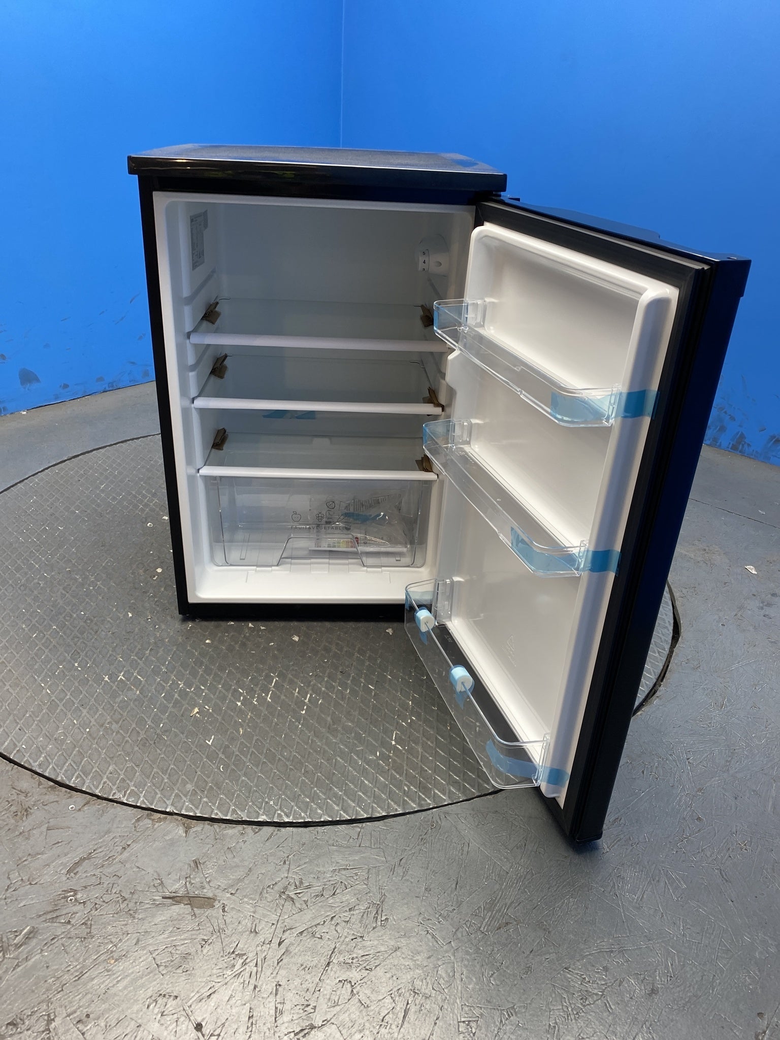 Igenix IG255B 136 Litre Under Counter Fridge