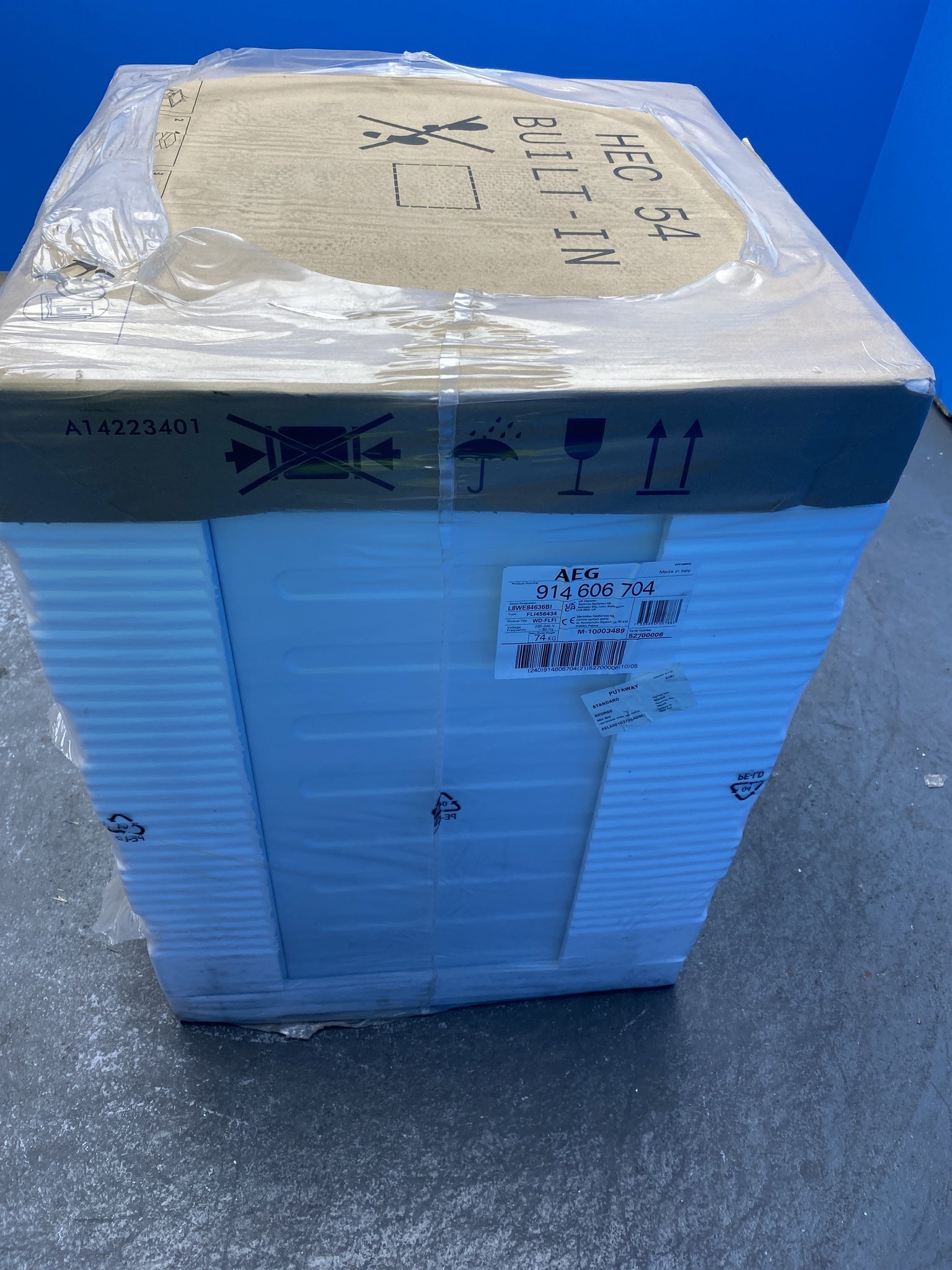 AEG 8000 PowerCare L8WE84636BI 8/4kg 1600rpm Integrated Washer Dryer