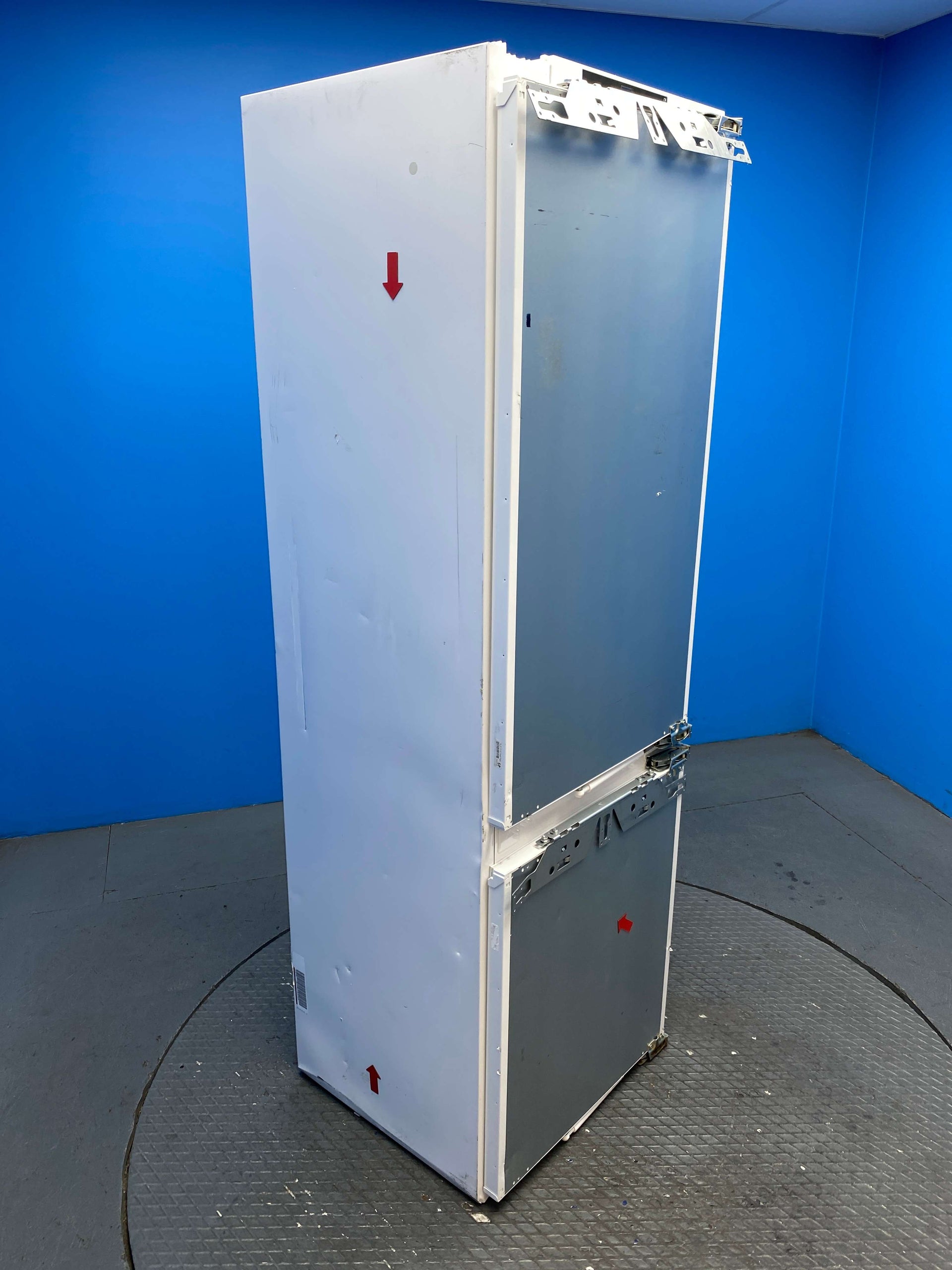 Miele KFN 7734 C 177cm Integrated 253L Frost Free Fridge Freezer