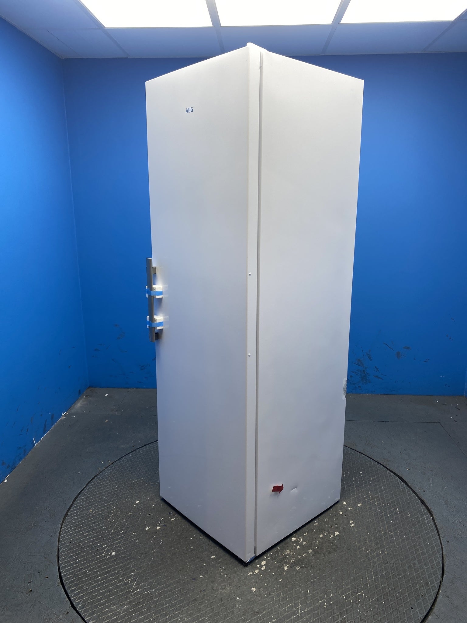 AEG 7000 Series ORK7M391EW 390L MultiFlow Freestanding Larder Fridge