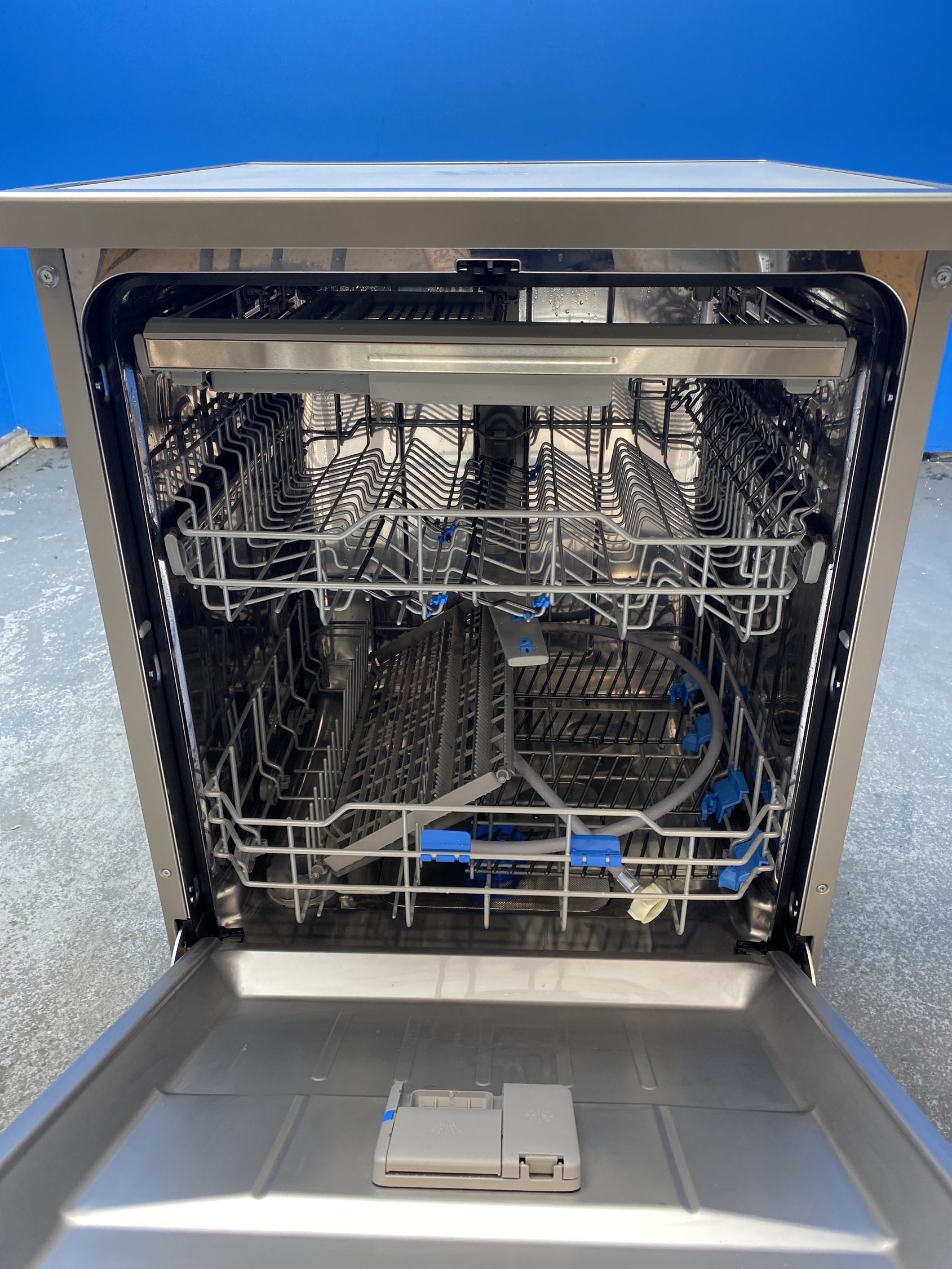#GRC-158-785 - Midea MDWEF1433D 14 Place Full Size Dishwasher in Silver