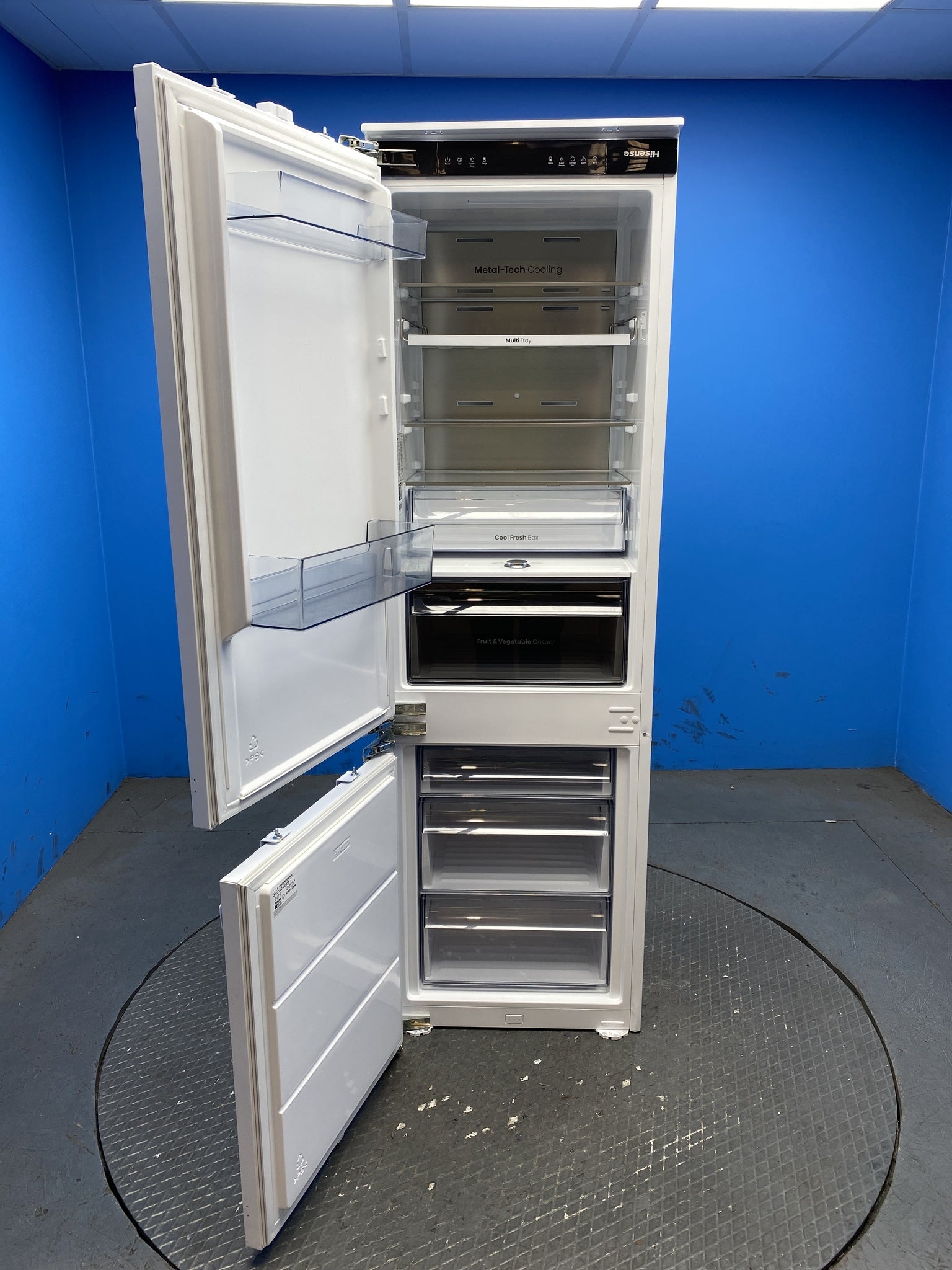 Hisense RB3B250SAWE Integrated 252L No Frost Fridge Freezer