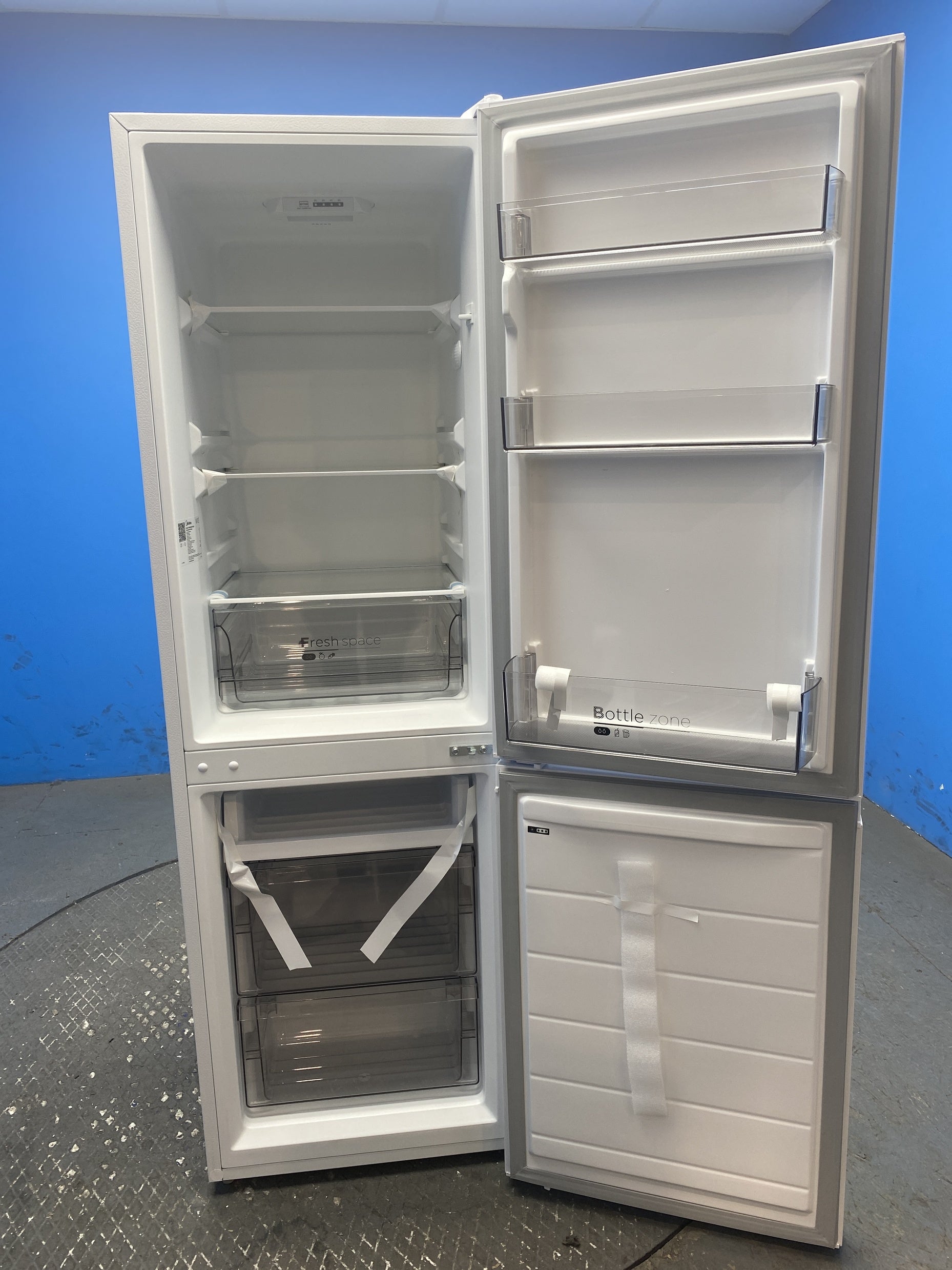 #GRC-158-796 - Midea MDRB254FGE01 173 Litre Combi Fridge Freezer