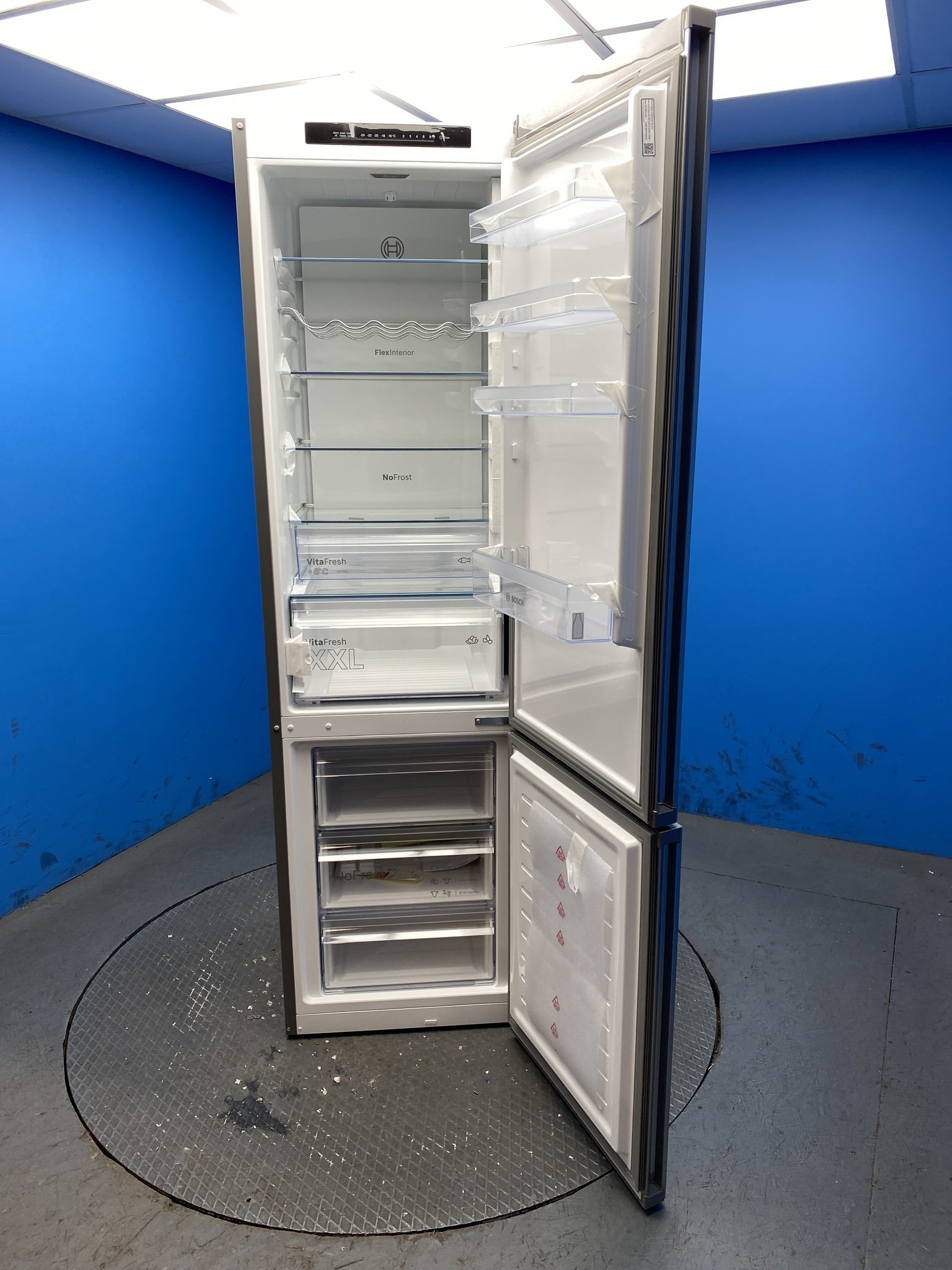 Bosch 363L Freestanding Frost Free Fridge Freezer Silver