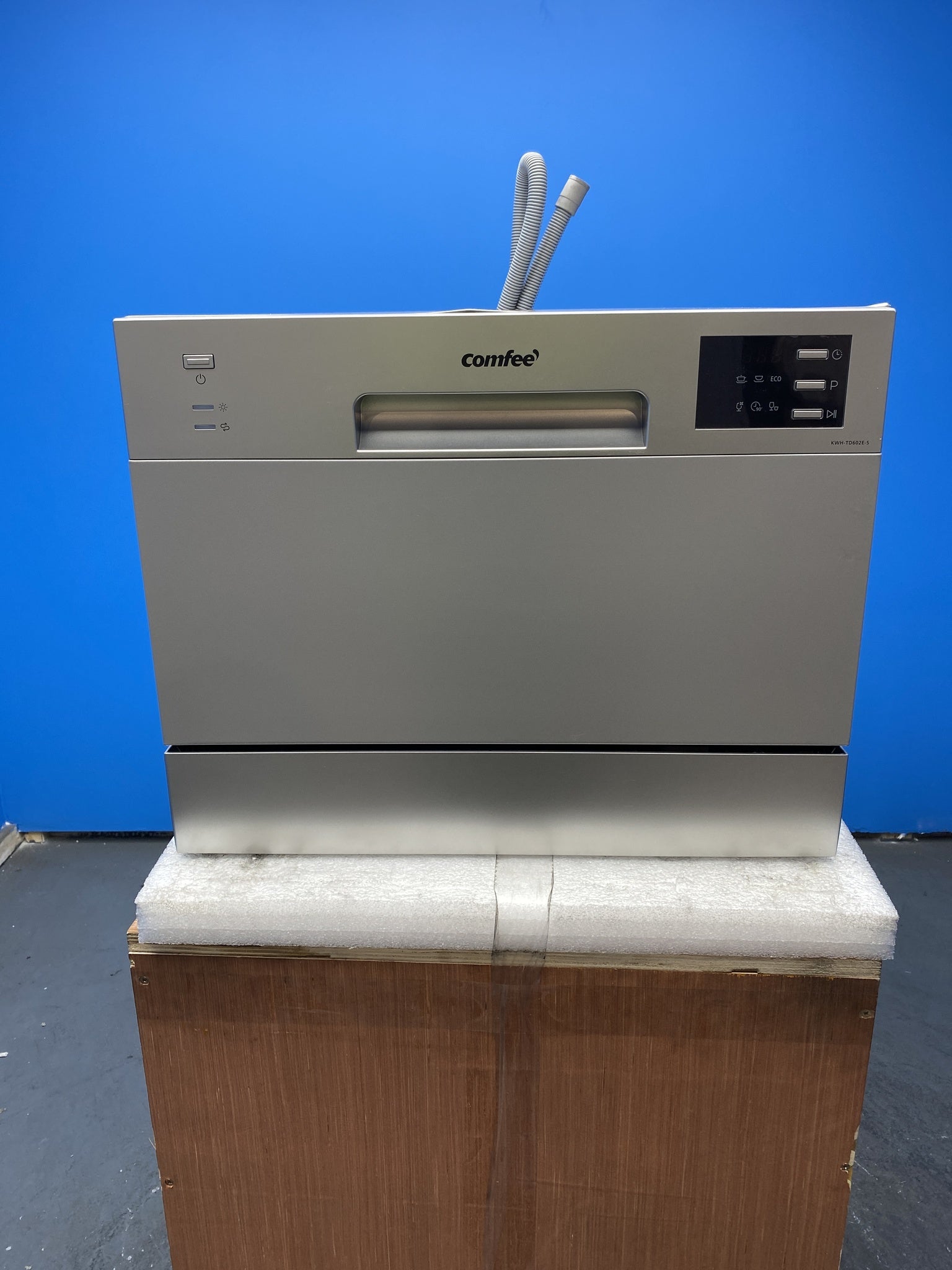 COMFEE' KWH-TD602E-S 6 Place Setting Countertop Dishwasher