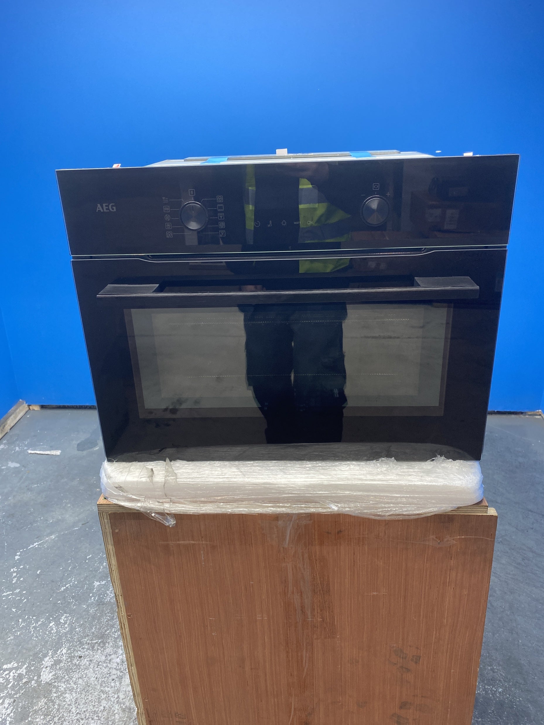 #GRC-146-891 - AEG NKK6N501B 6000 CombiQuick Compact Microwave Oven