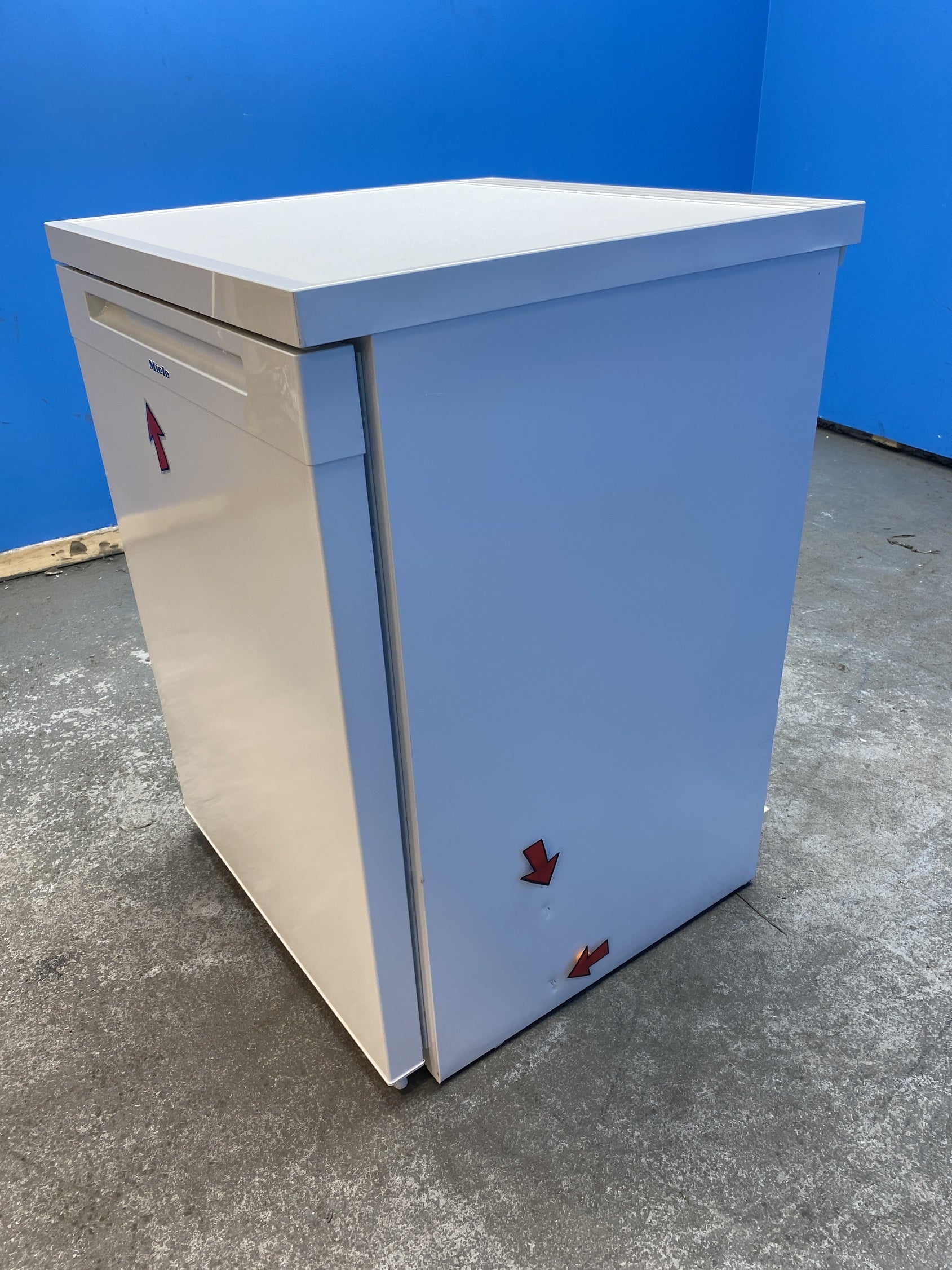 #GRC-143-525 - Miele K 4003 D 141 Litre Undercounter Larder Fridge